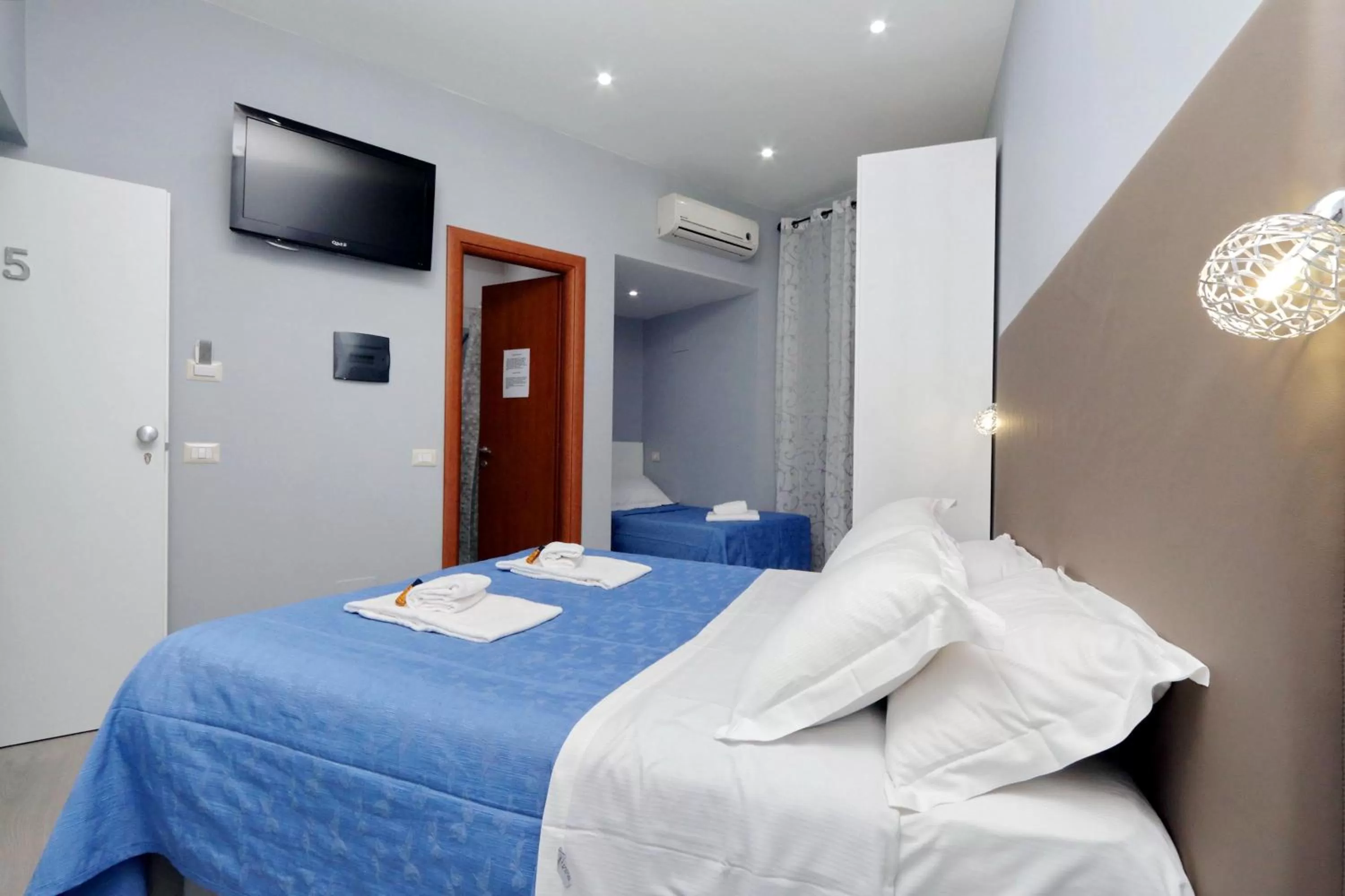 Bed in Domus Domas & Boutique - Golden Keys Collection