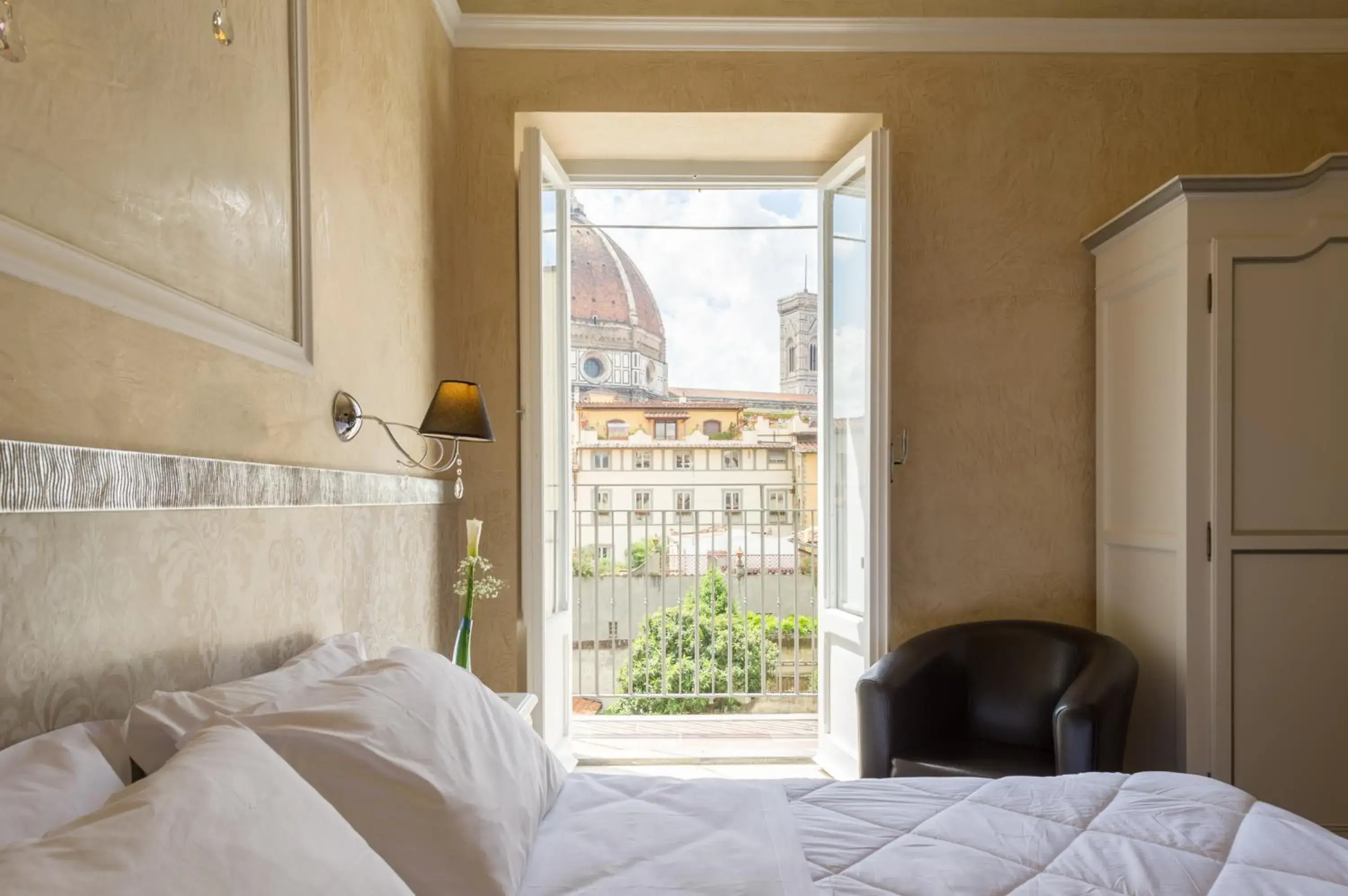 Bed in Hotel California Bed in Hotel California