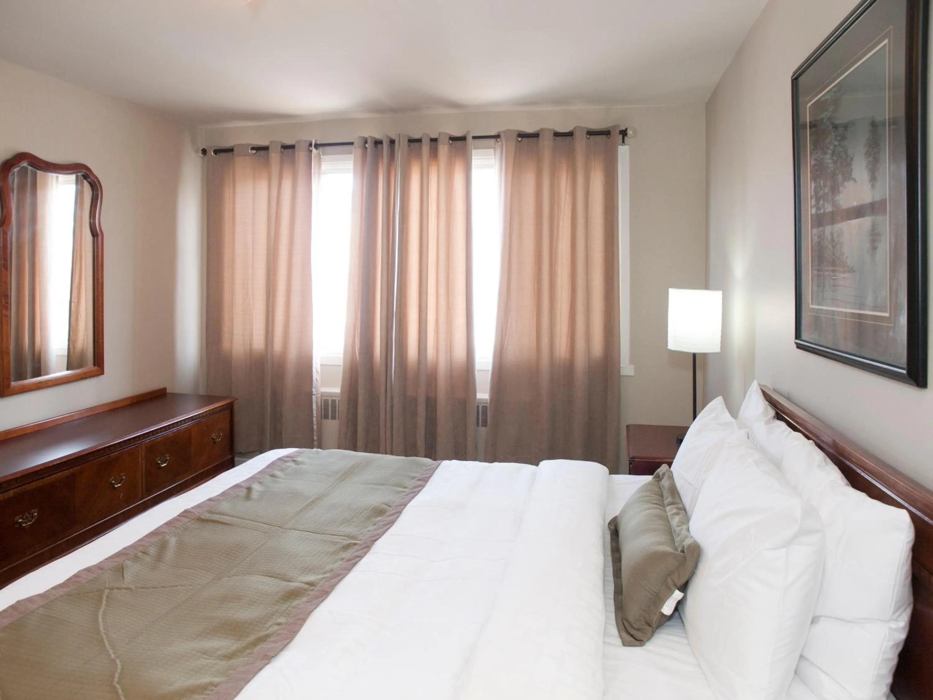 Bed in Beausejour Hotel Apartments/Hotel Dorval