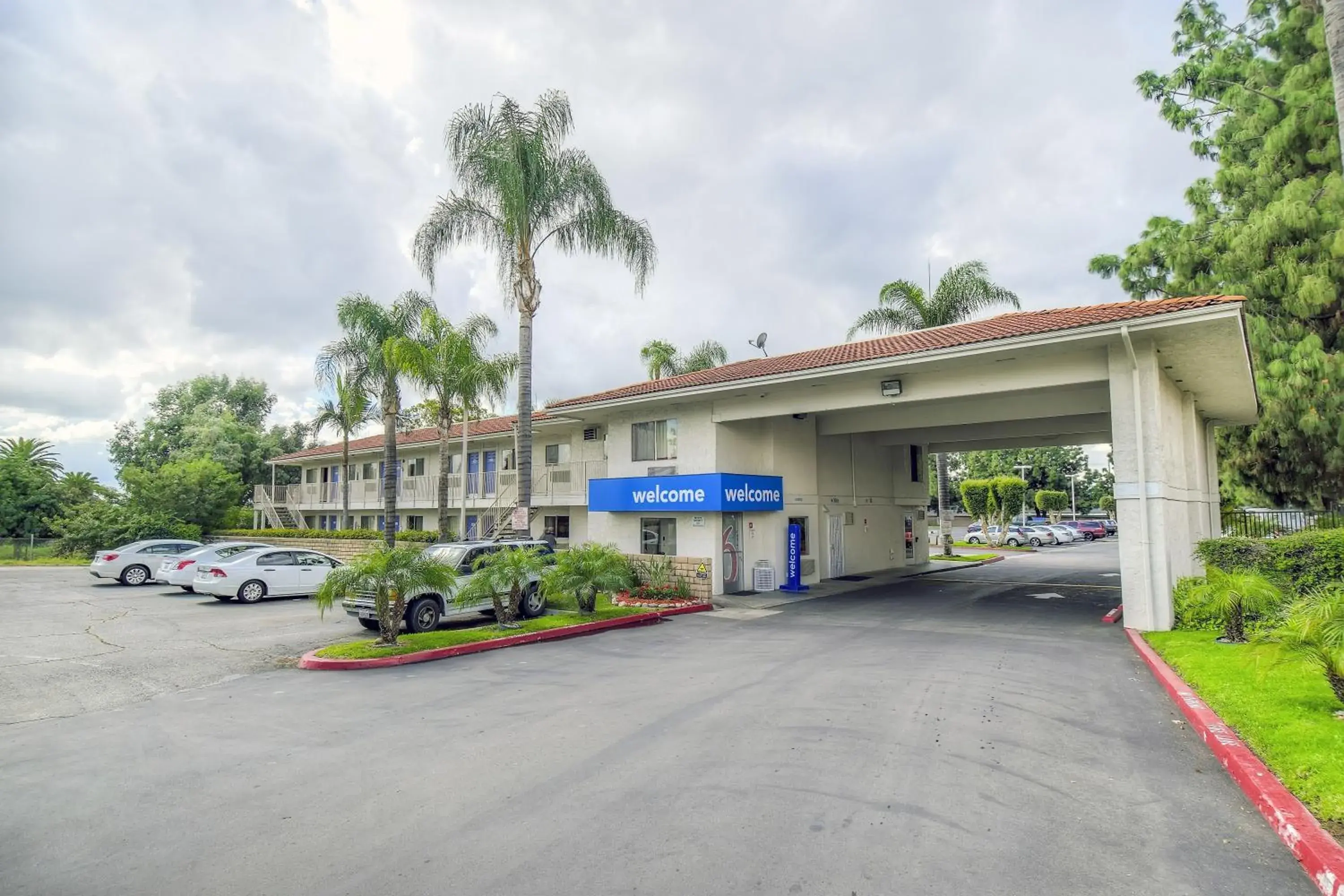 Facade/entrance, Property Building in Motel 6-Chino, CA - Los Angeles Area