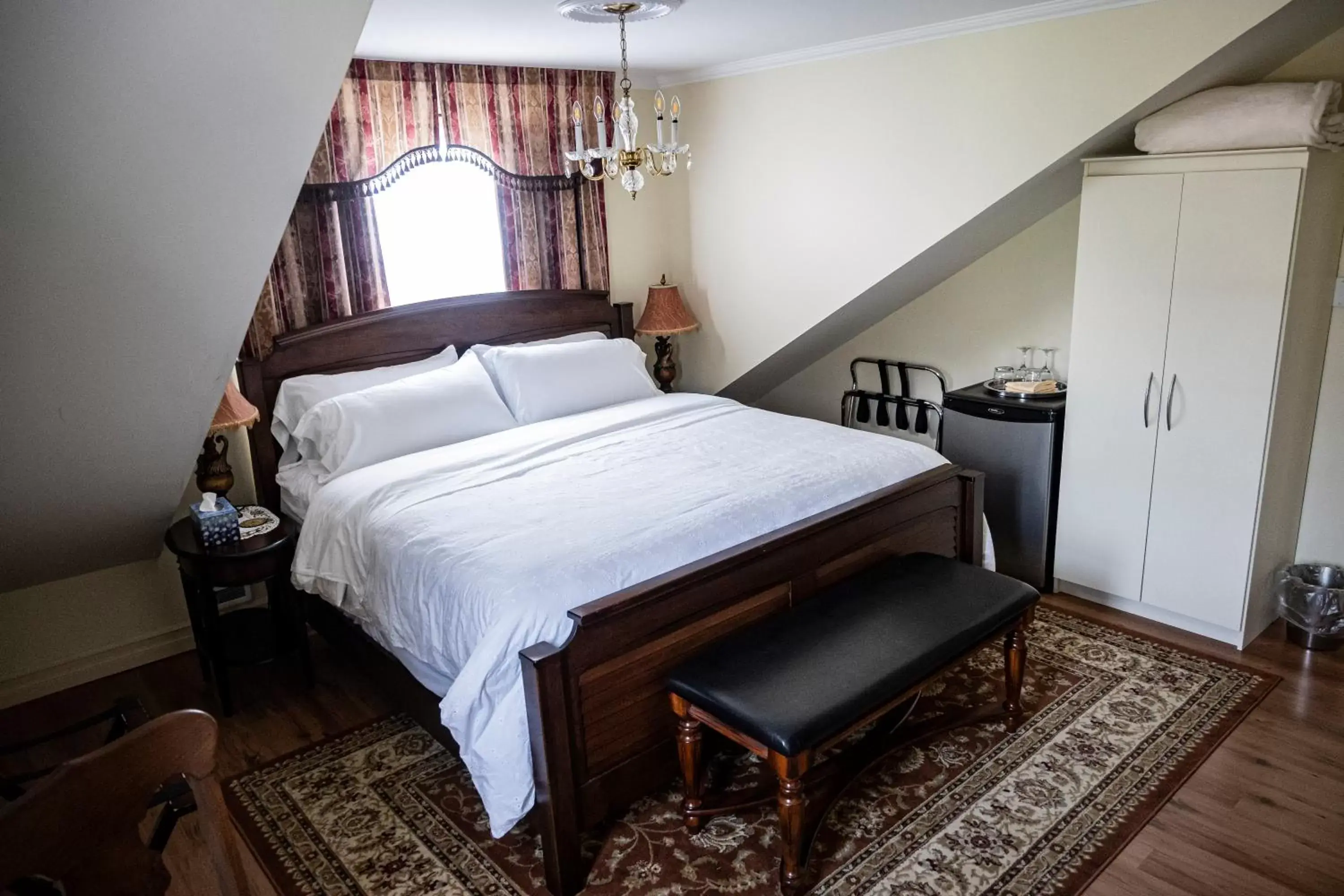 Bed in Belle View Manor Inn