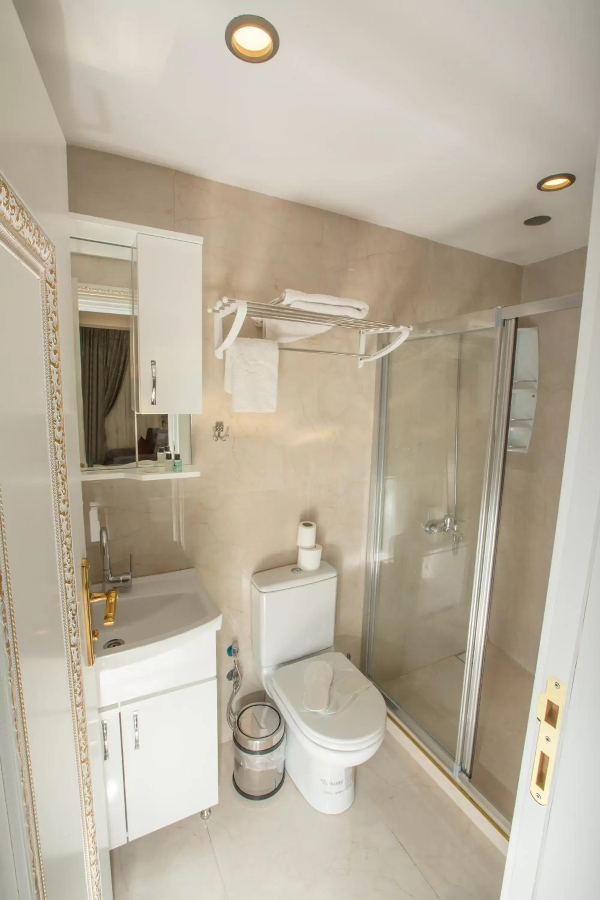 Bathroom in Atlantis Royal Hotel