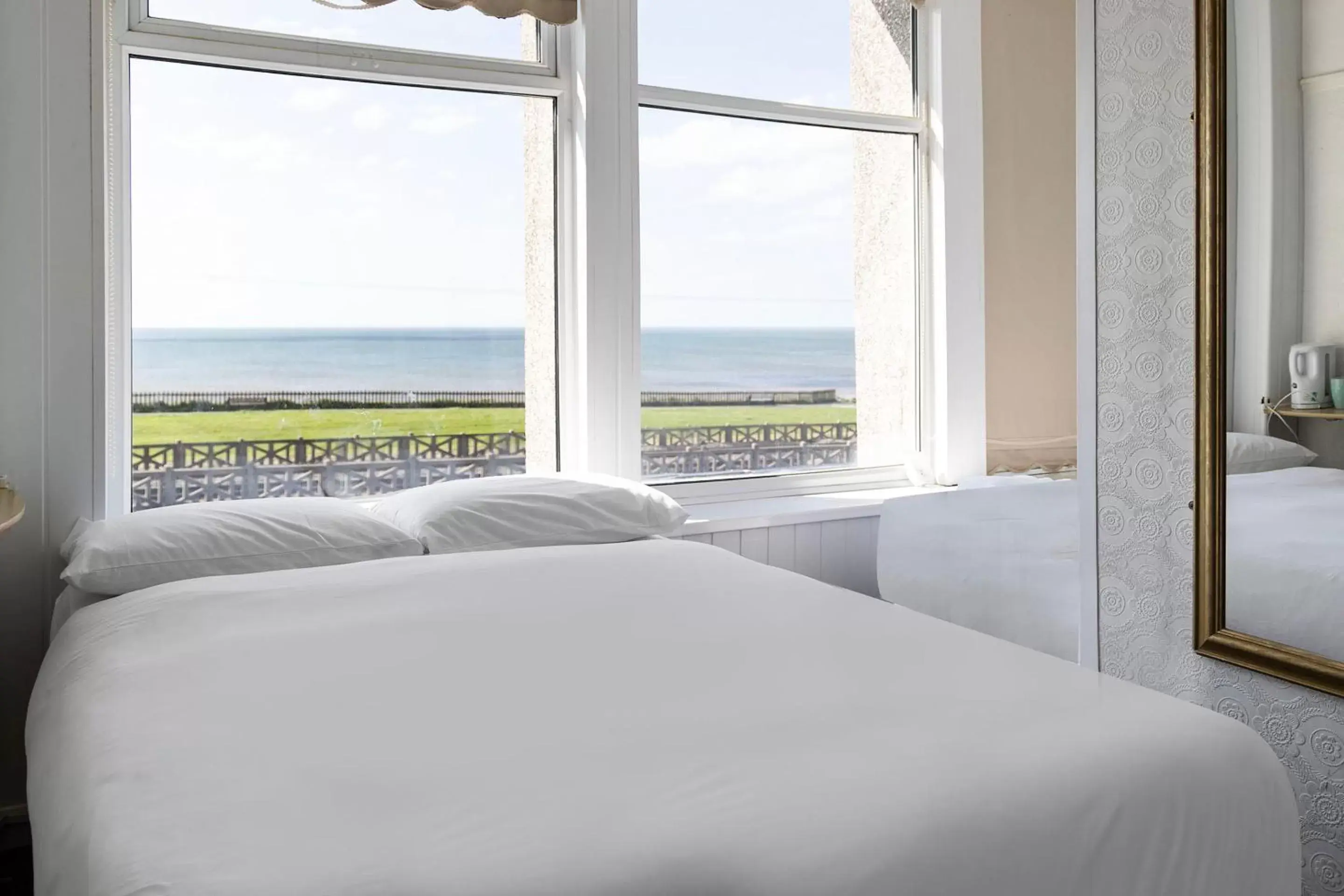 Bedroom, Sea View in OYO Harlands Hotel