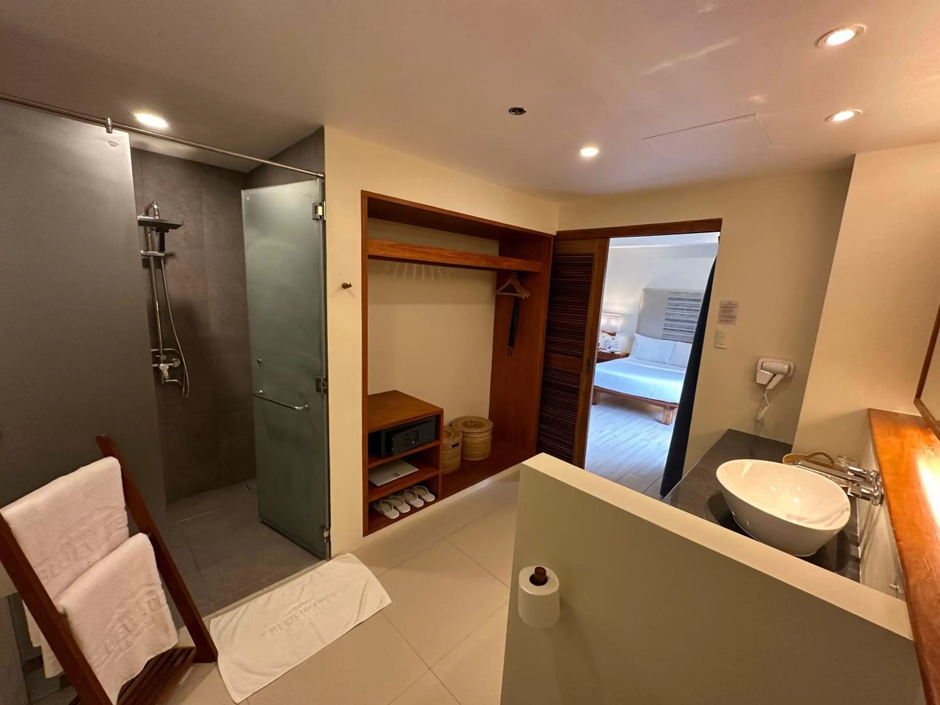 Bathroom in Bluewater Maribago Beach Resort