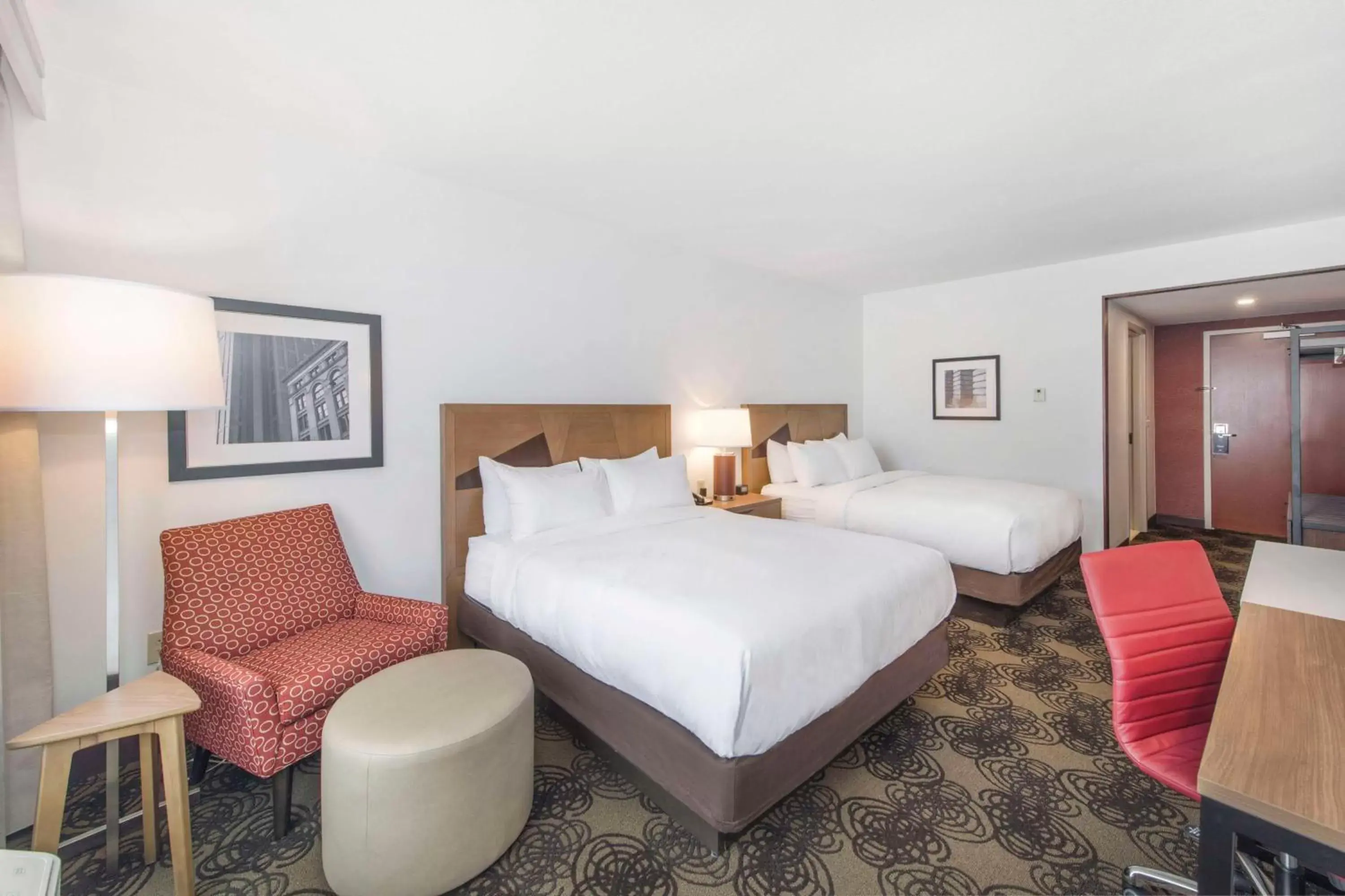 Bed in DoubleTree by Hilton Raleigh-Cary