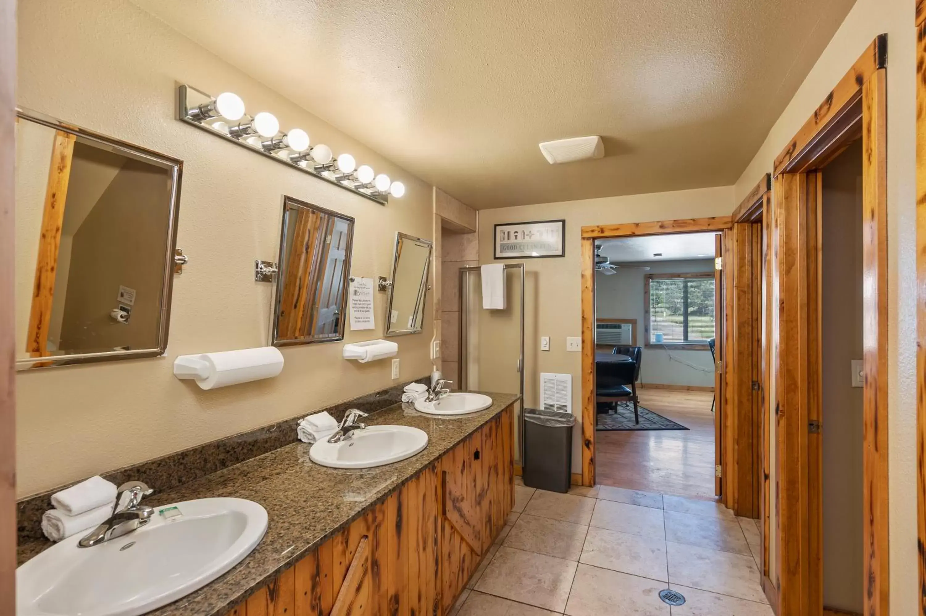 Bathroom in Birch Glen Lodge