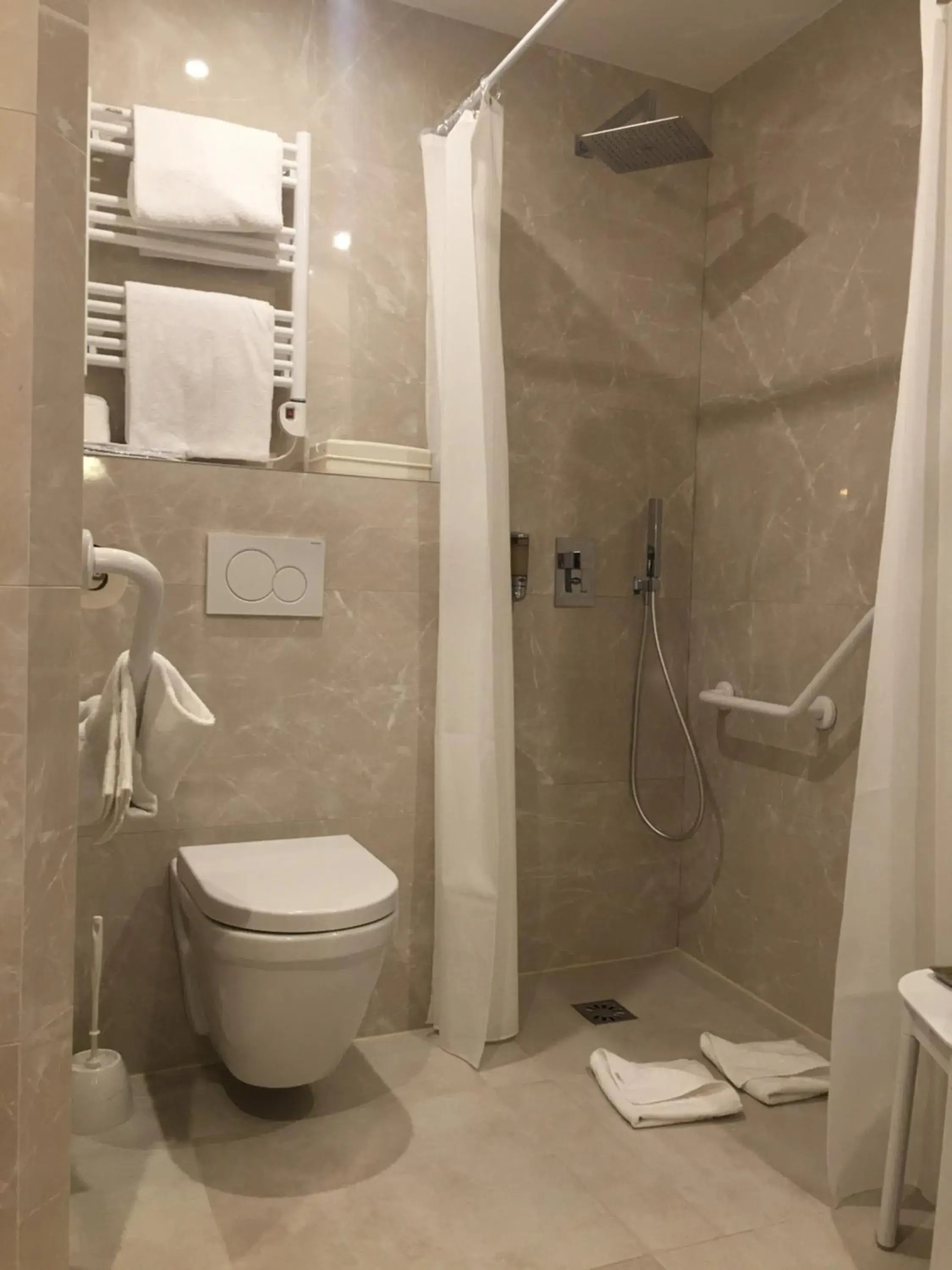 Toilet, Bathroom in Hotel Louvre Sainte Anne