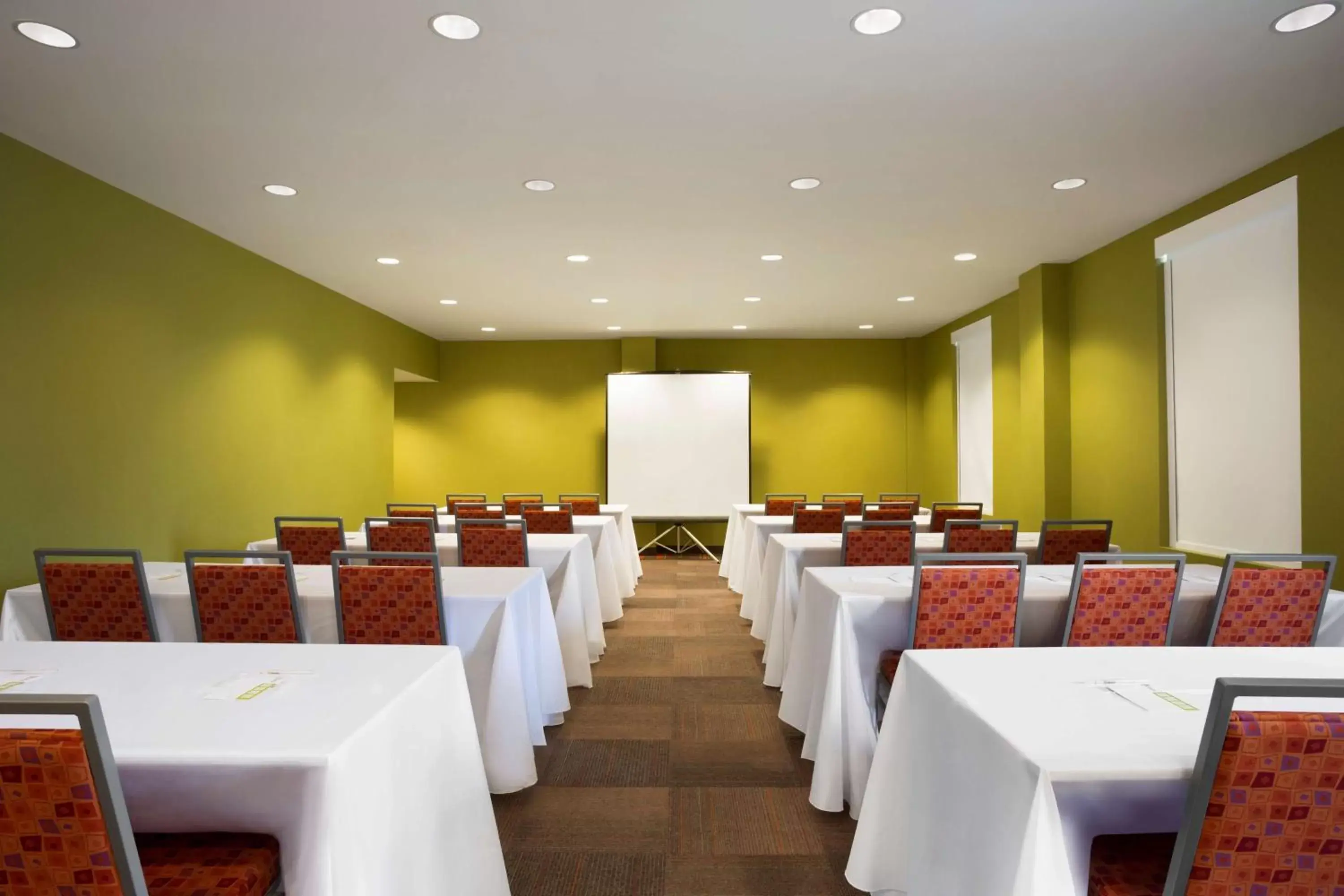Meeting/conference room in Home2 Suites by Hilton Greensboro Airport