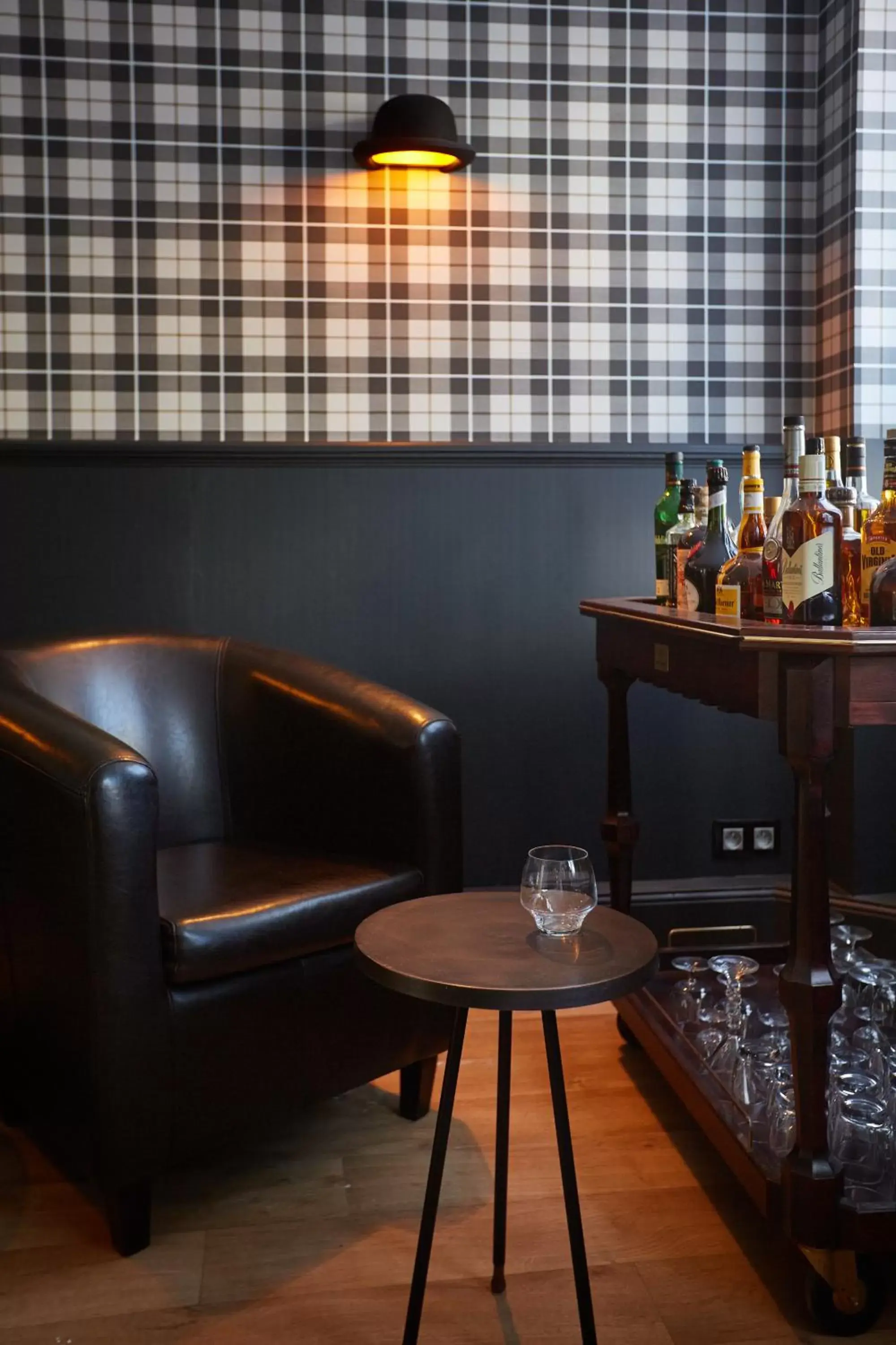 Lounge or bar, Seating Area in The Originals Boutique, Hôtel La Colonne de Bronze, Saint-Valéry-sur-Somme (Inter-Hotel)