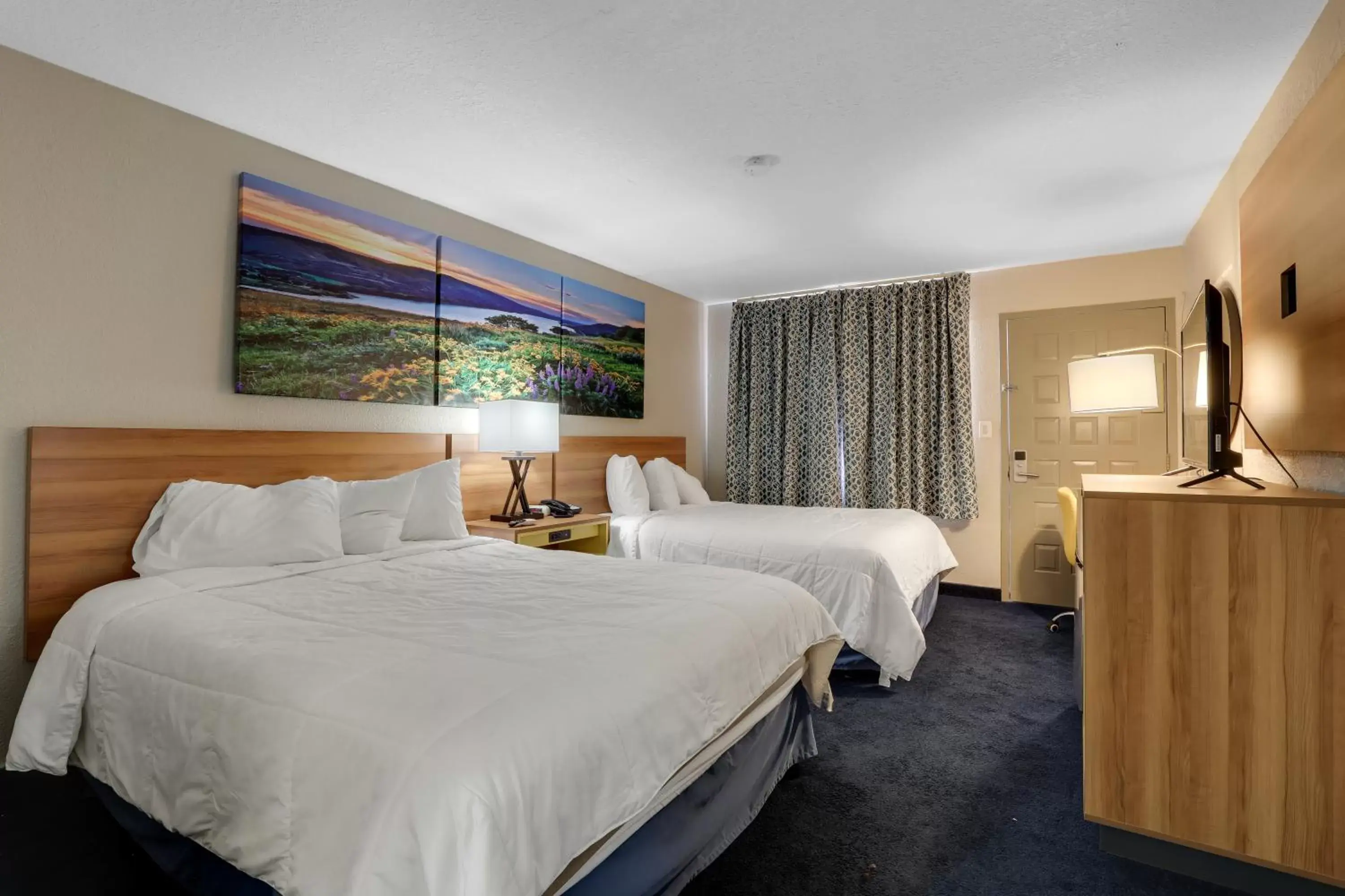 Bed in Days Inn & Suites by Wyndham Needles