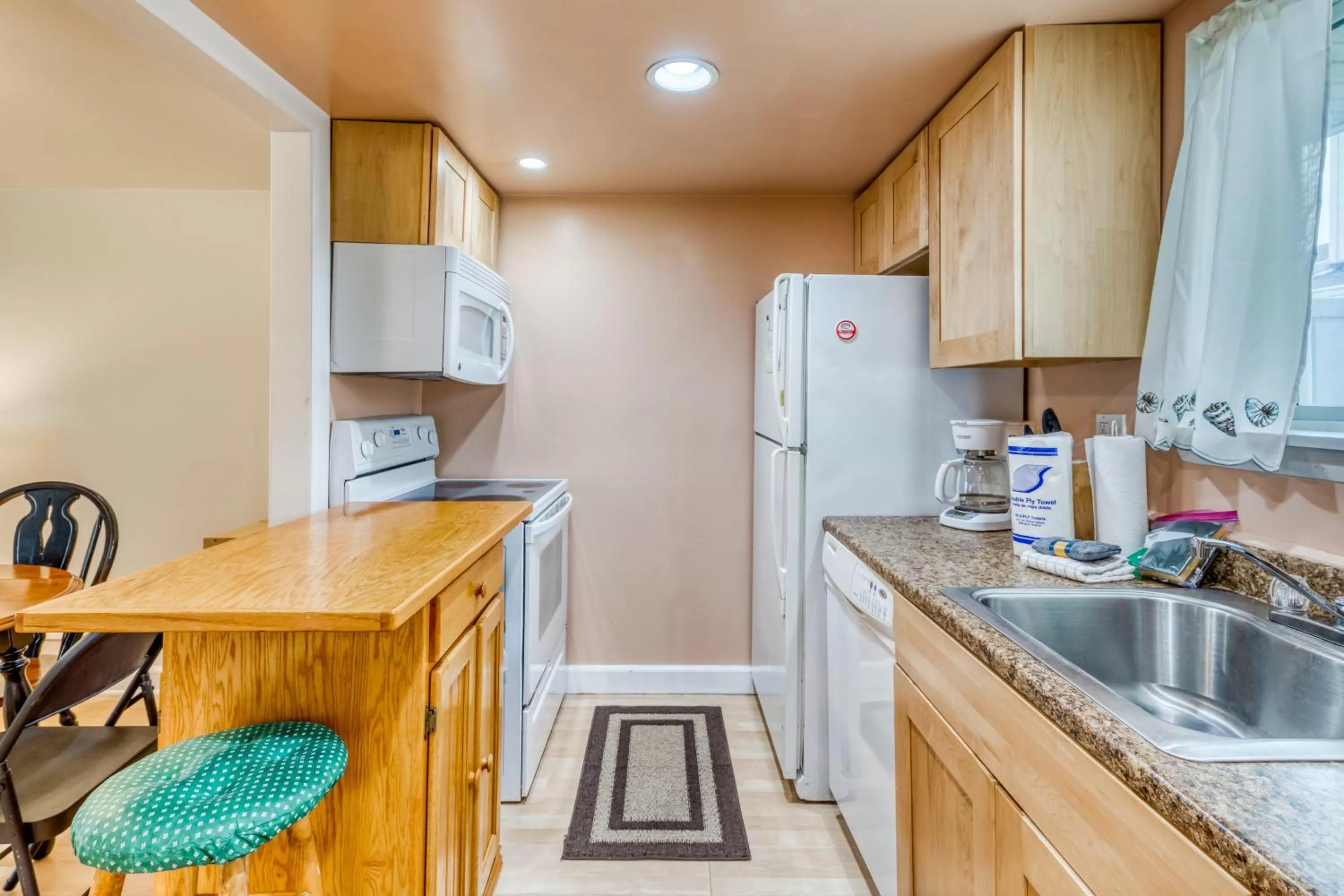 Kitchen/Kitchenette in Beach Club II