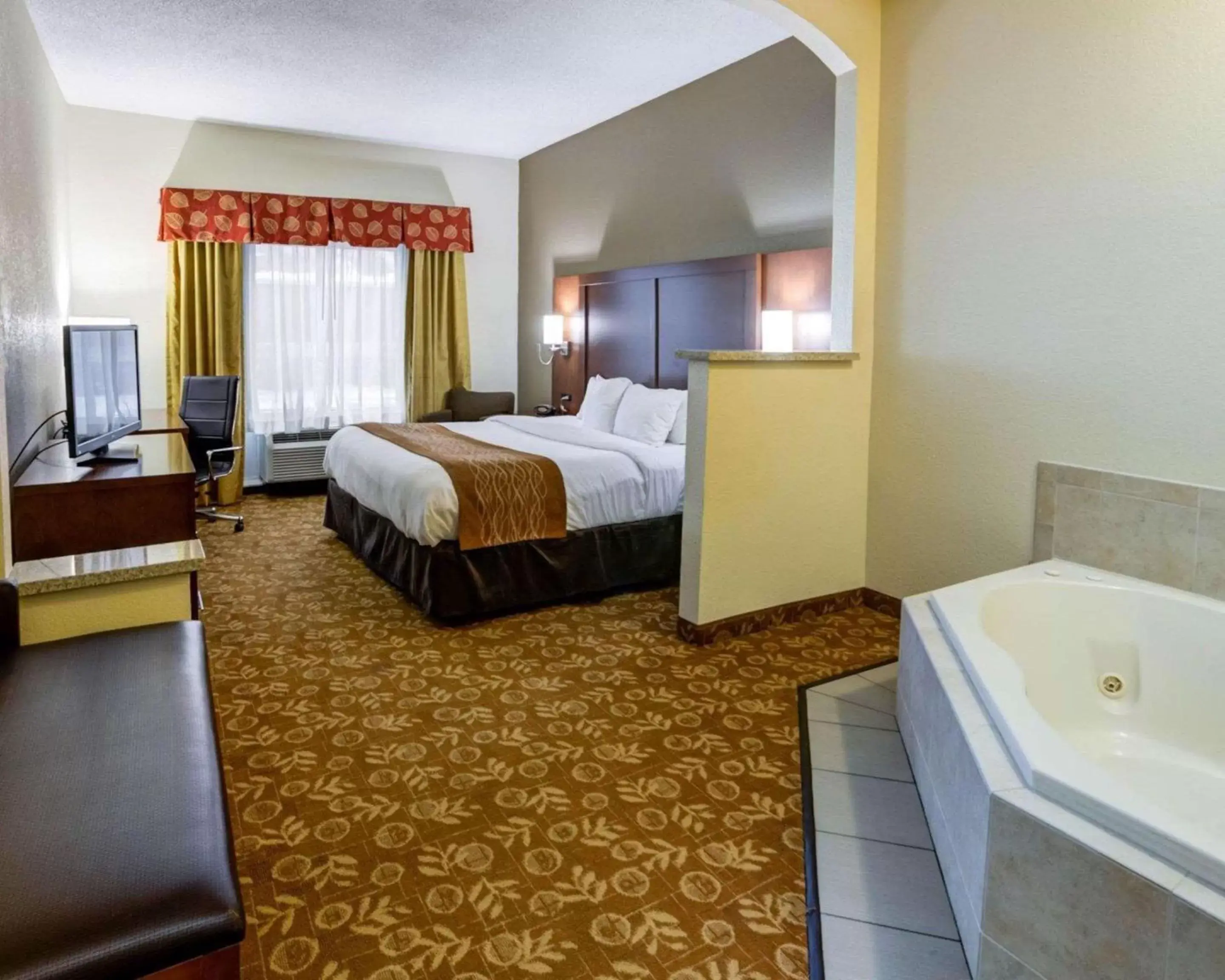 Bedroom in Comfort Suites Kansas City