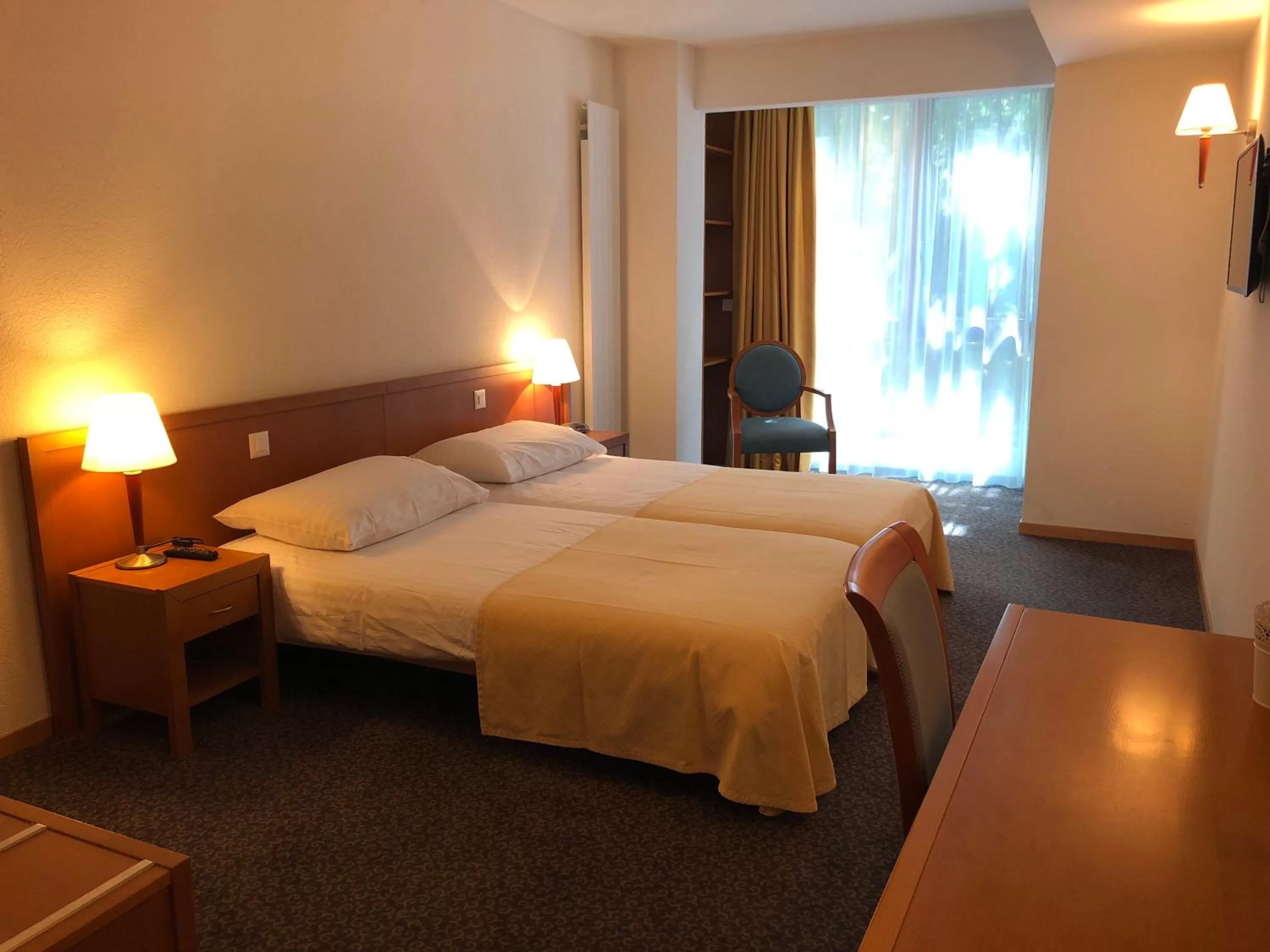 Photo of the whole room, Bed in Le Cénacle