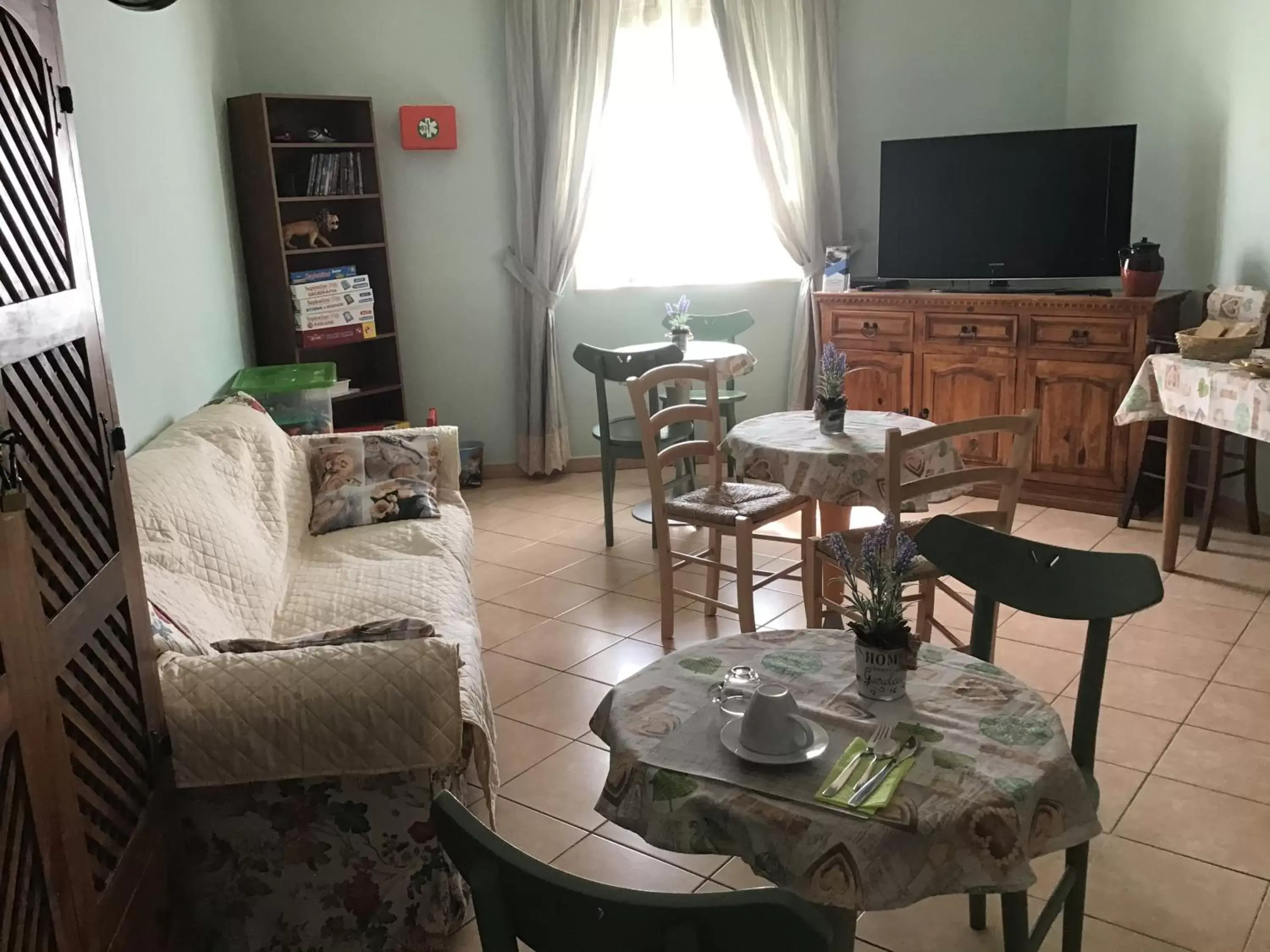 Breakfast, Seating Area in Achirina bed and breakfast