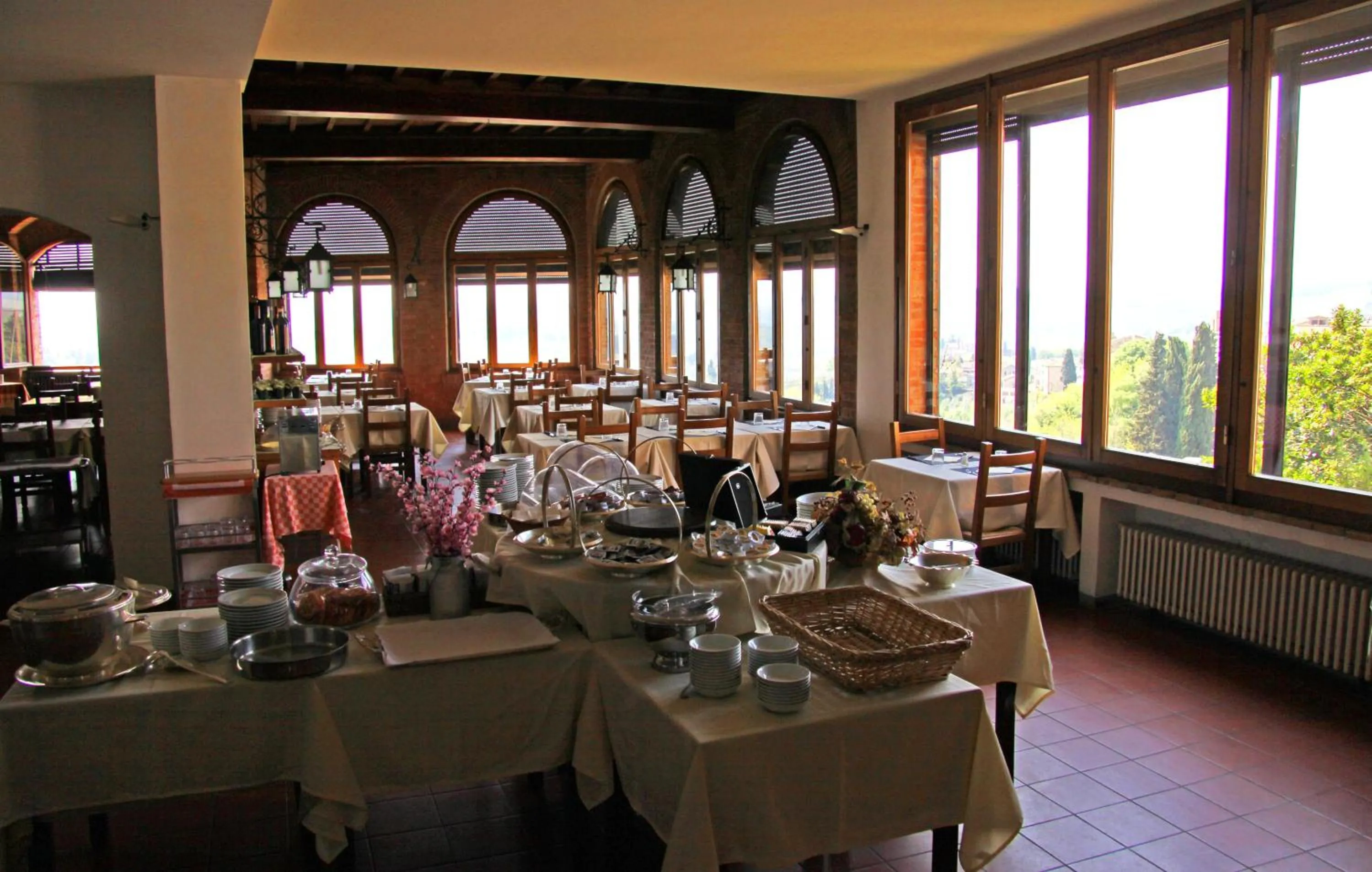 Restaurant/places to eat in Hotel La Cisterna