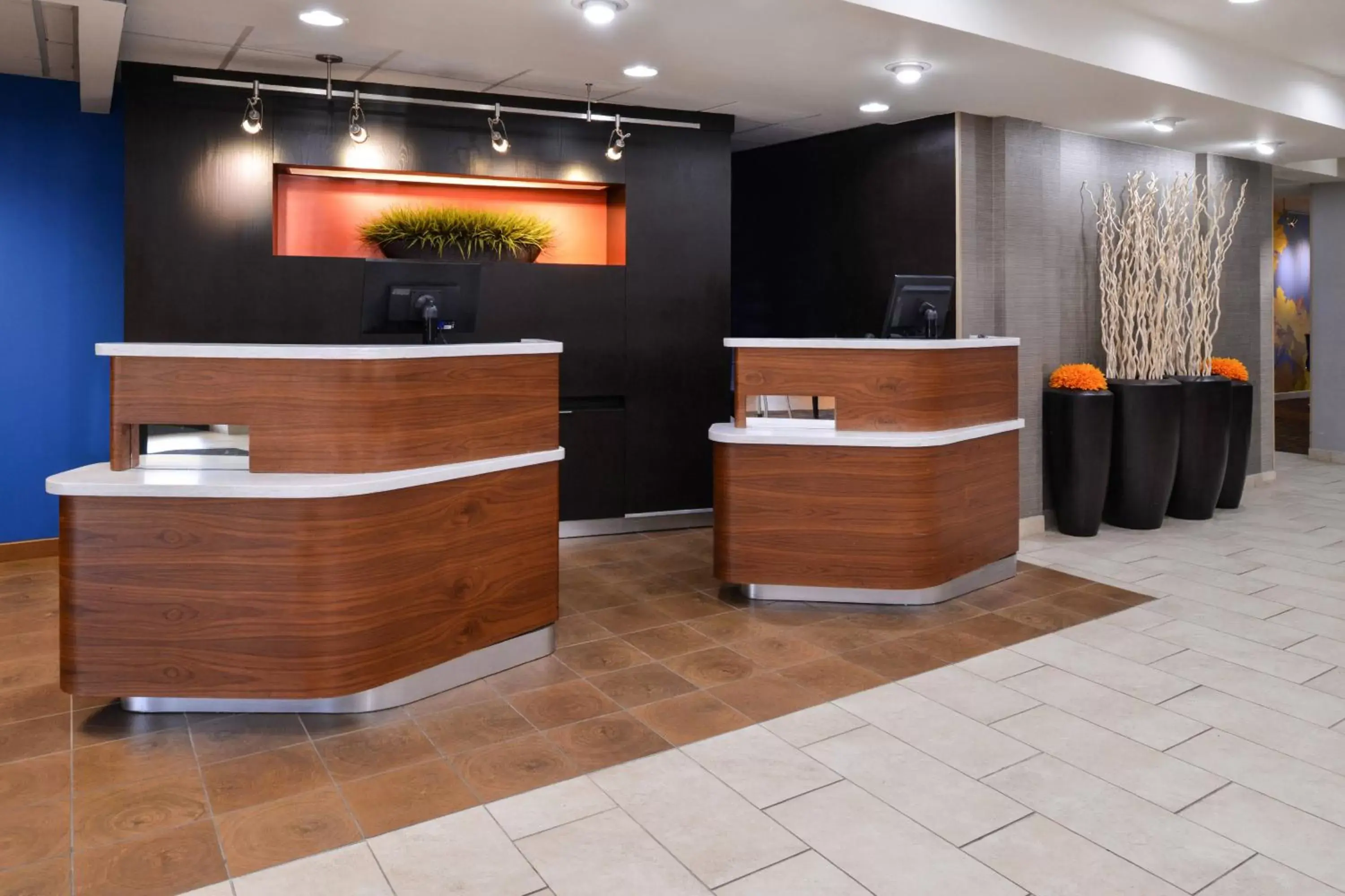 Property building, Lobby/Reception in Courtyard by Marriott Milwaukee North/Brown Deer