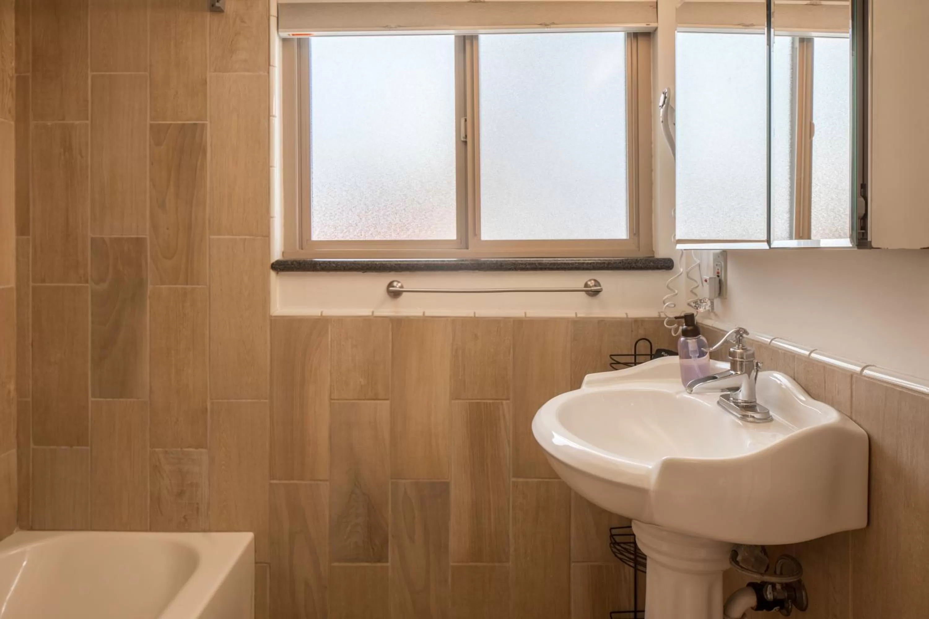 Bathroom in Andril Fireplace Cottages