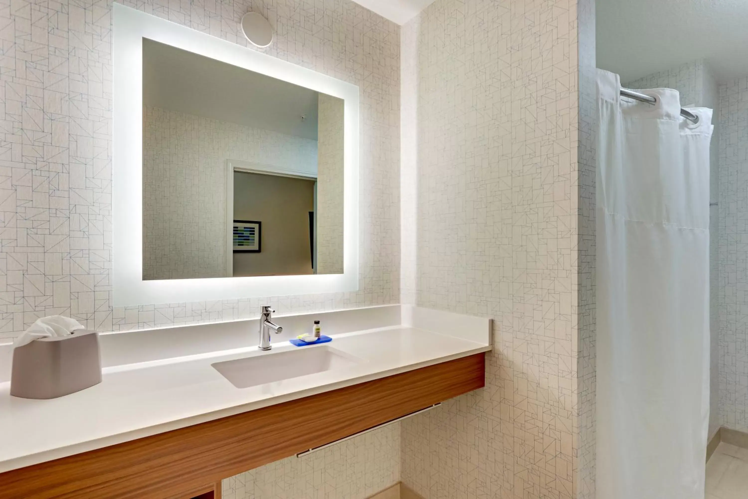 Photo of the whole room, Bathroom in Holiday Inn Express Hotel and Suites Weatherford, an IHG Hotel