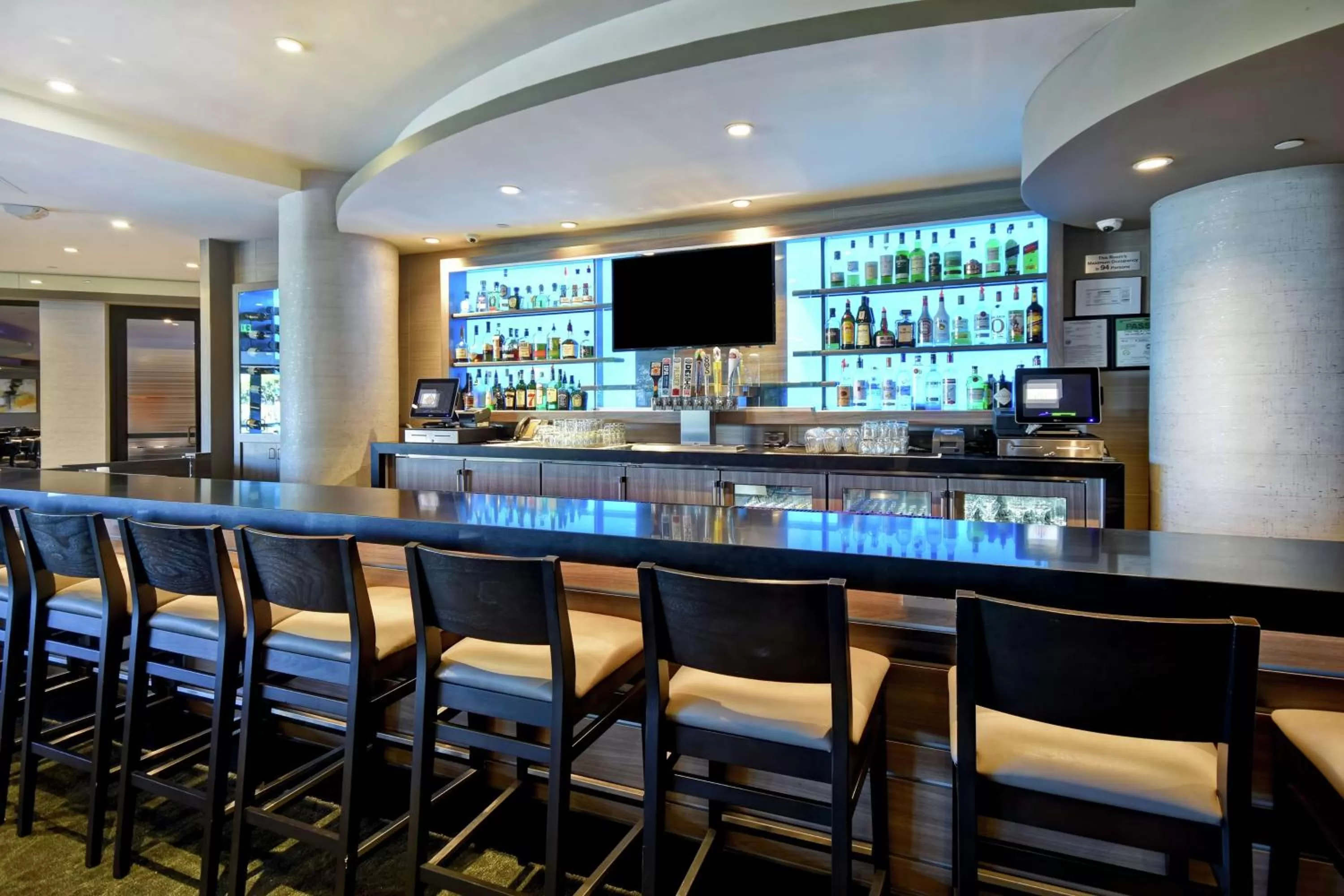 Lounge or bar in DoubleTree by Hilton Pleasanton at The Club