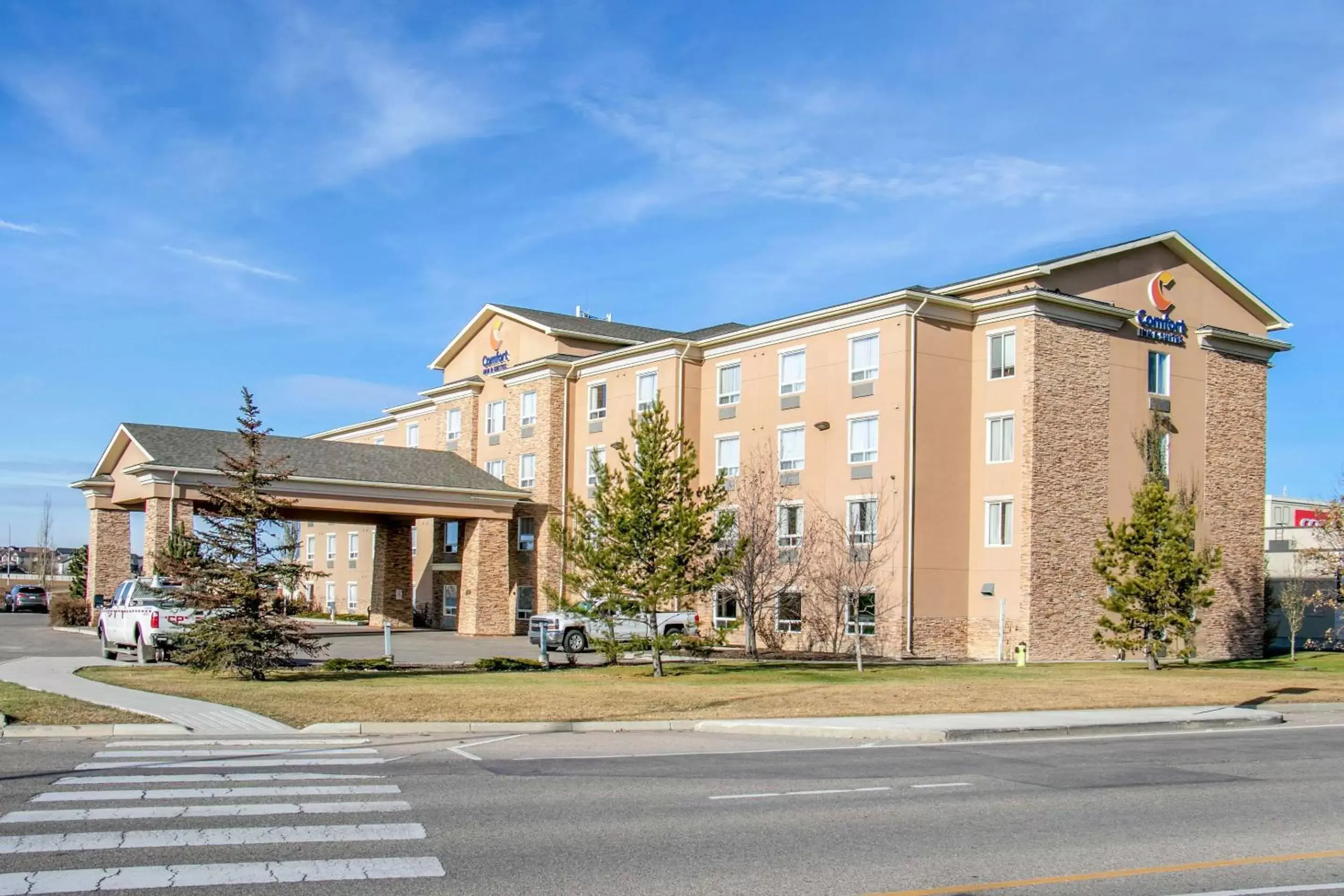 Property Building in Comfort Inn & Suites Airdrie