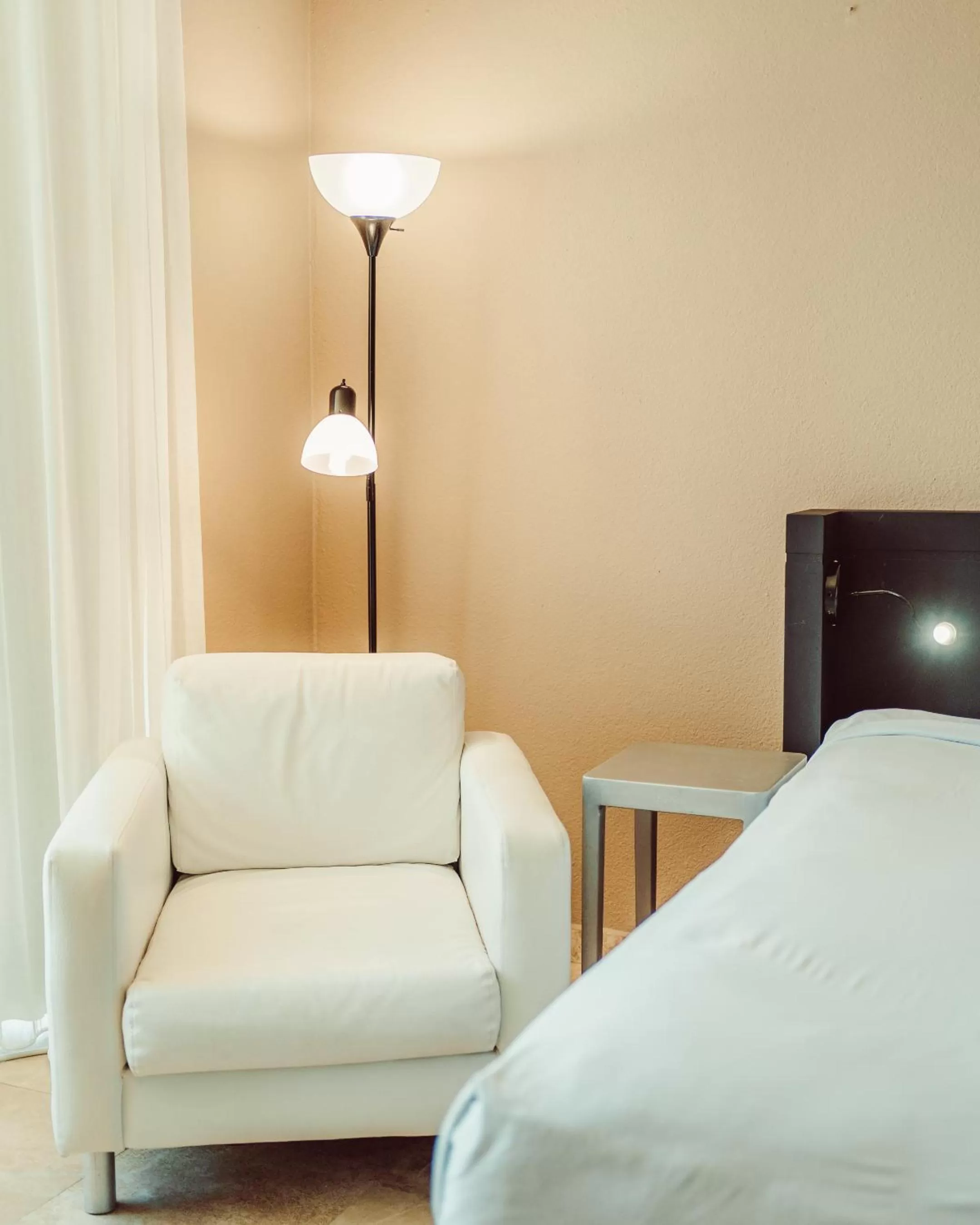 Bedroom, Seating Area in San Juan Water & Beach Club Hotel