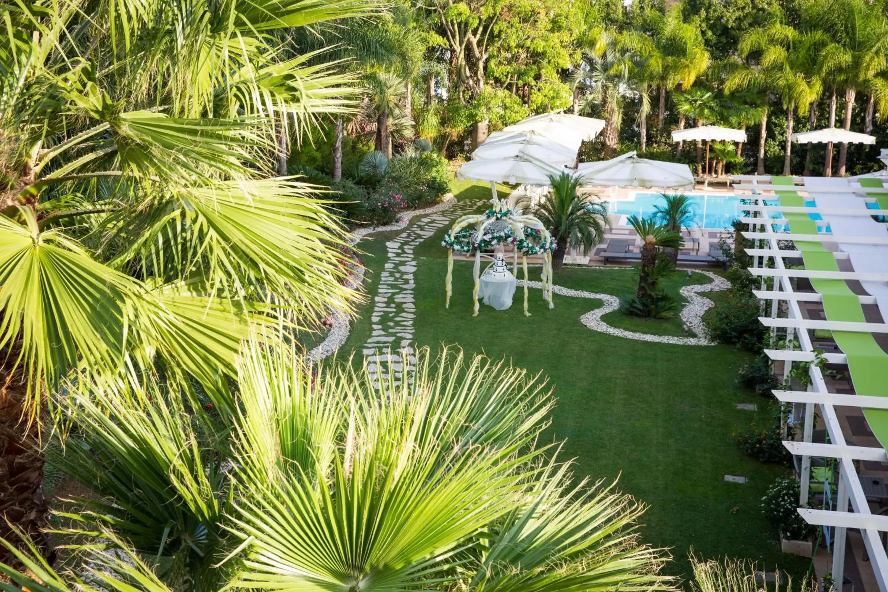 Garden, Pool View in Hotel Ares