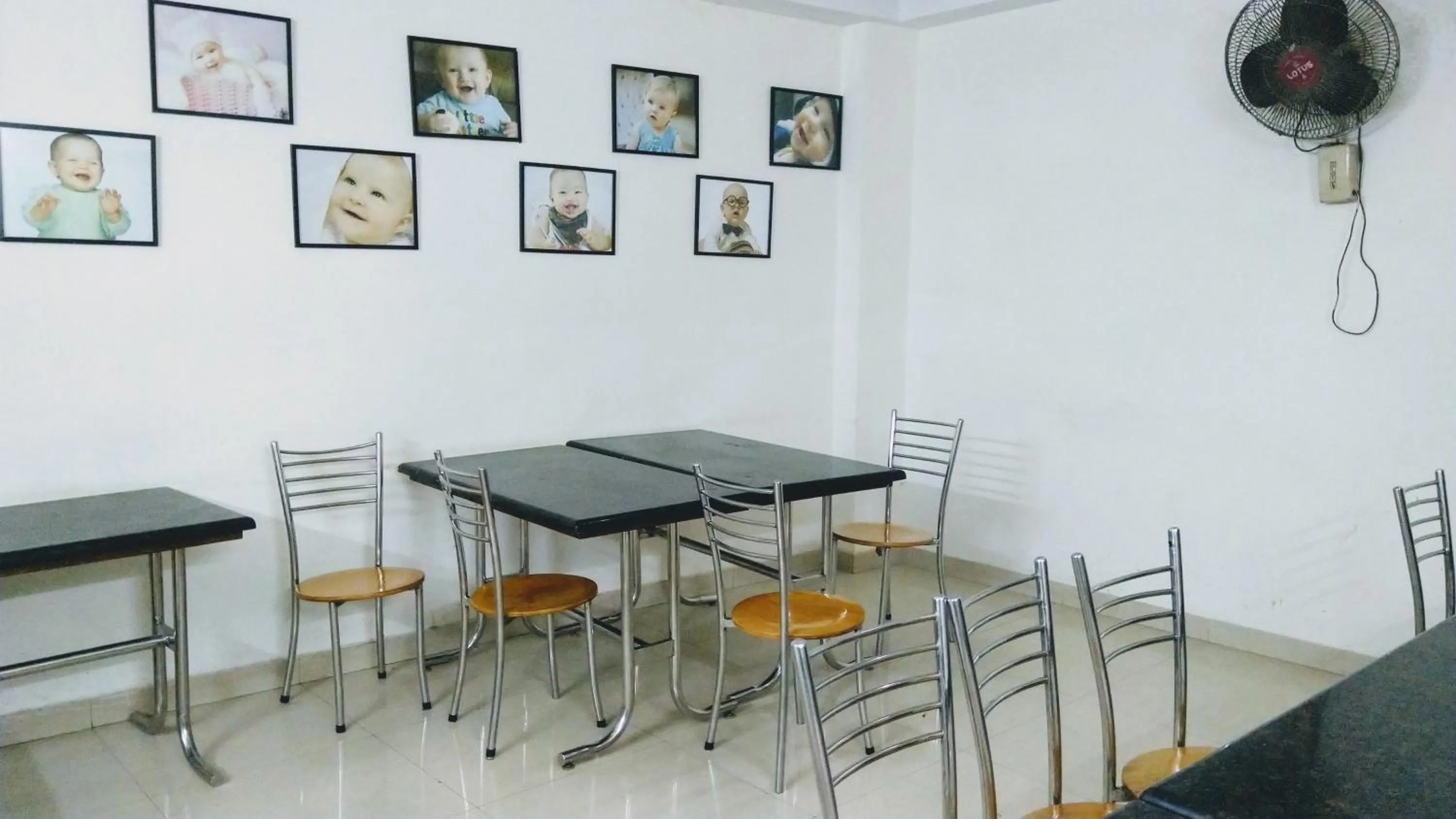 Restaurant/places to eat in Hotel Blue Bell