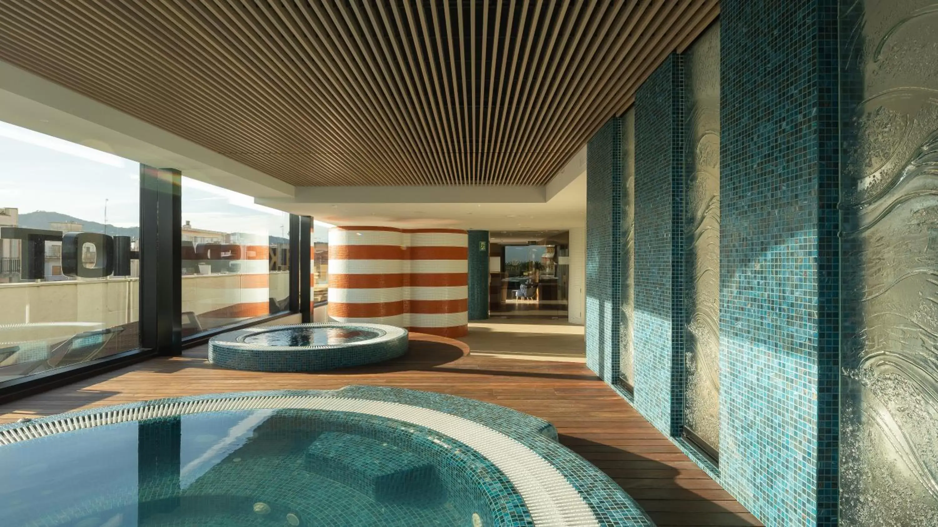 Hot Tub, Swimming Pool in Elke Spa Hotel