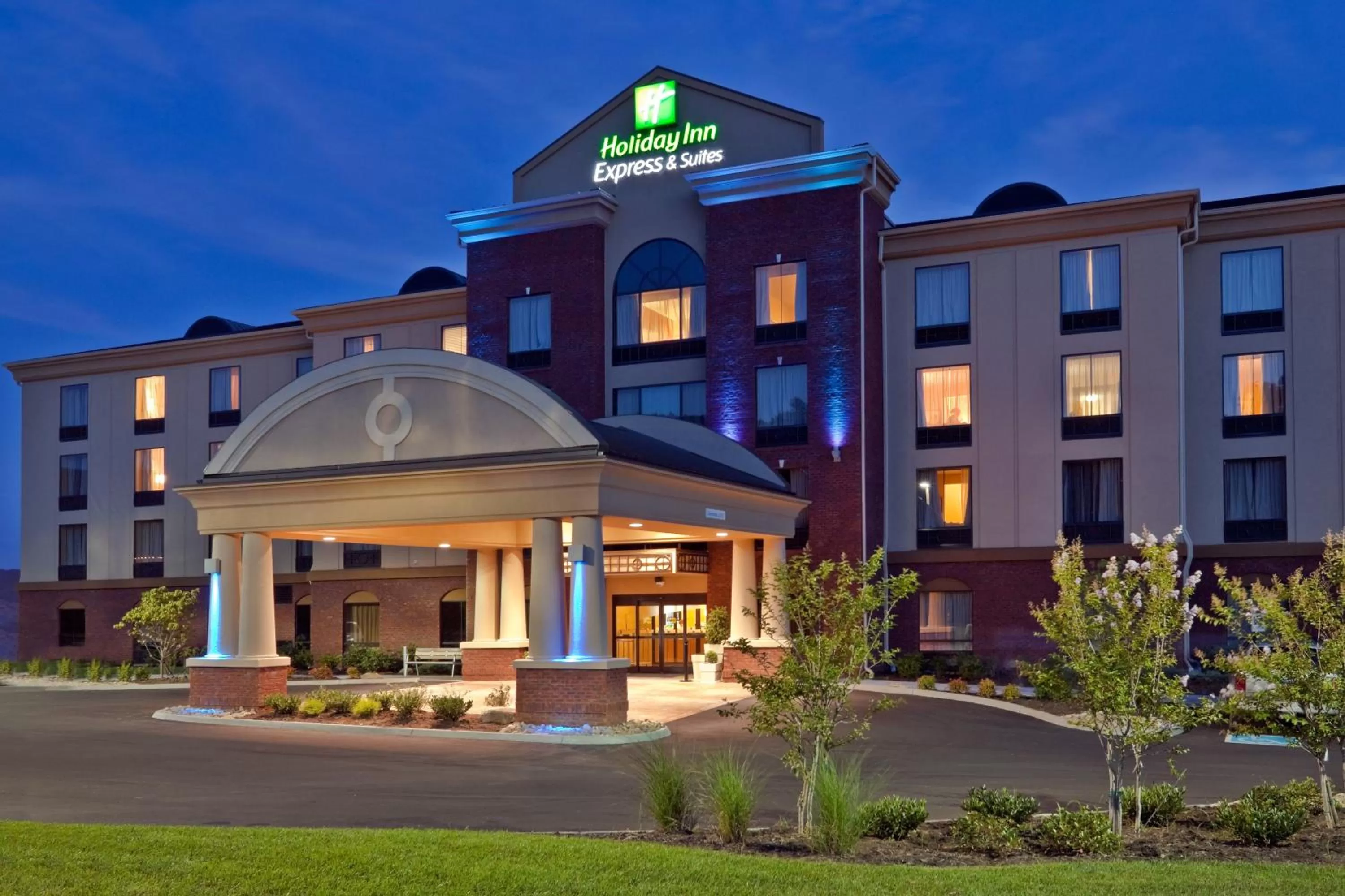 Property building in Holiday Inn Express Hotel & Suites Kodak East-Sevierville by IHG