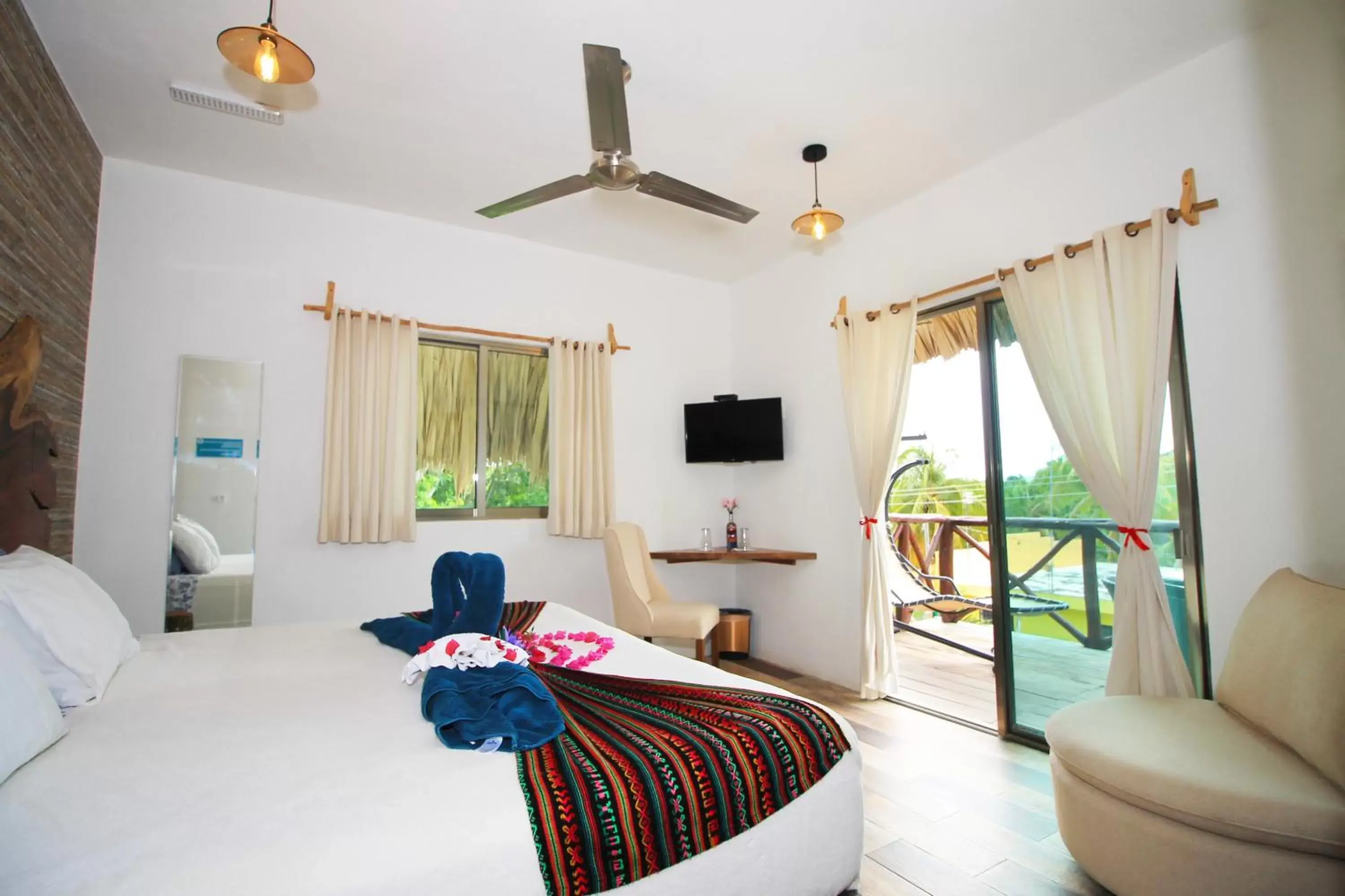 Photo of the whole room in Hotel Pancho Villas Bacalar Vista a Laguna