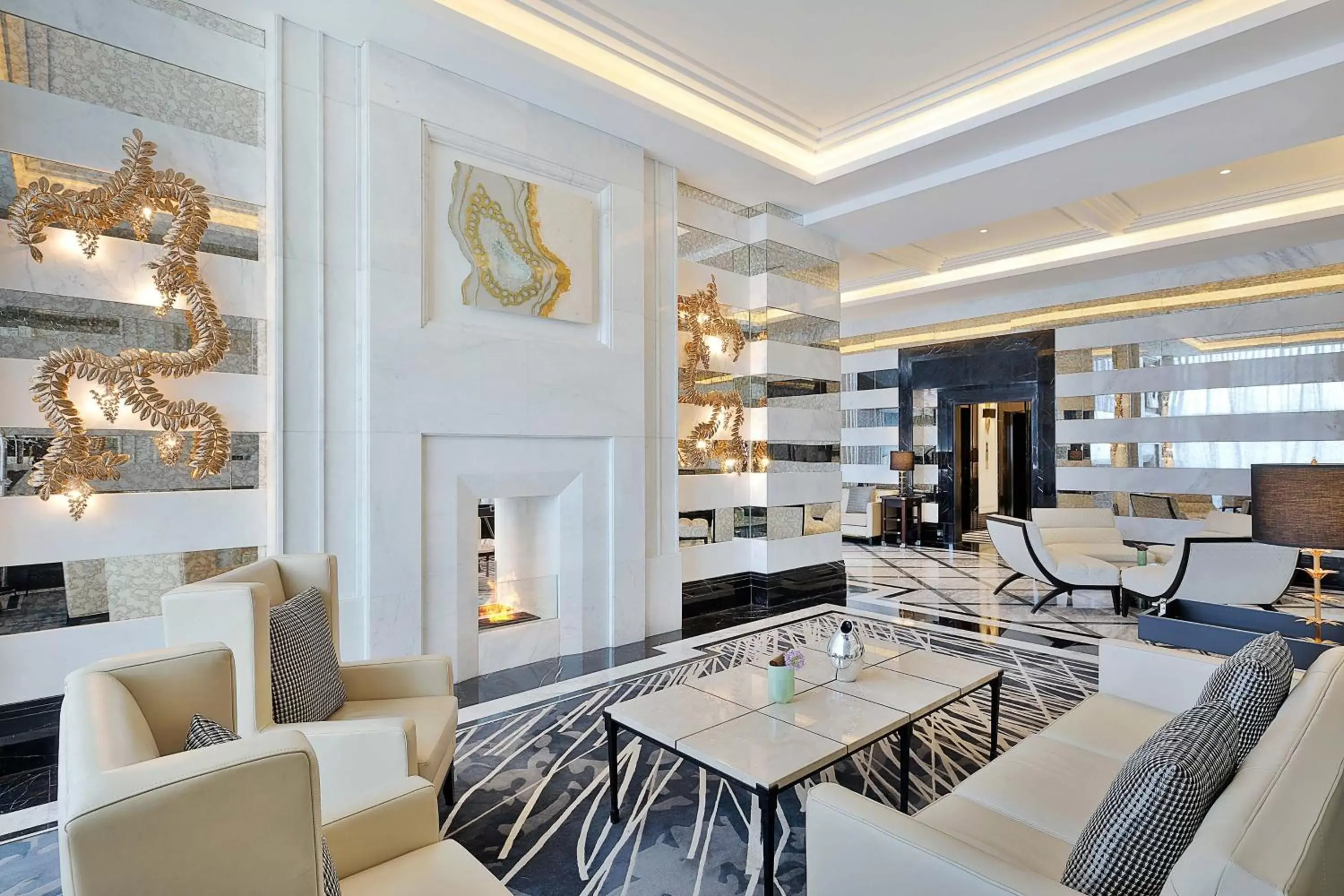 Lounge or bar in The St. Regis Amman