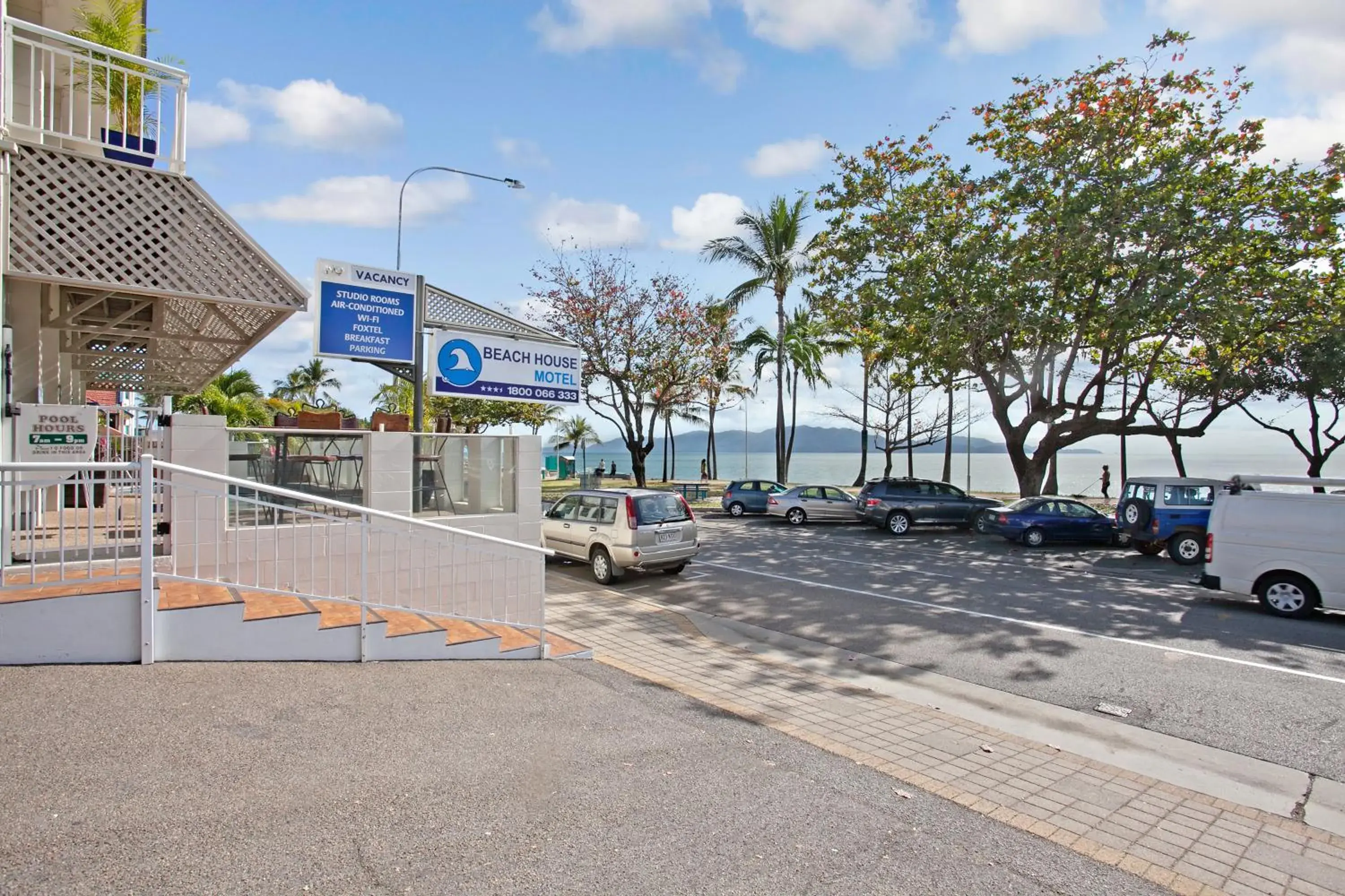 Facade/entrance in Beach House Motel