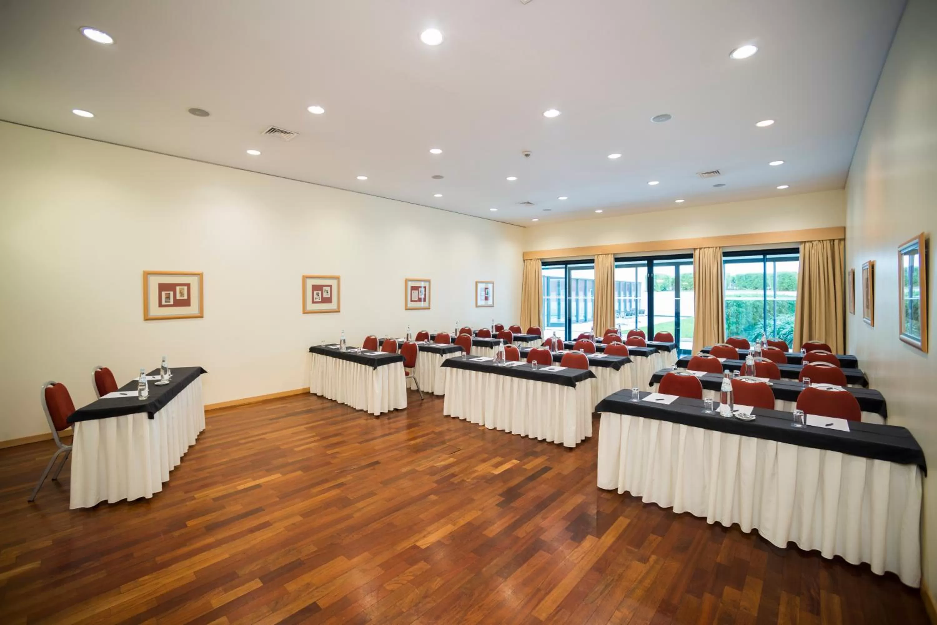 Meeting/conference room in Vila Gale Opera