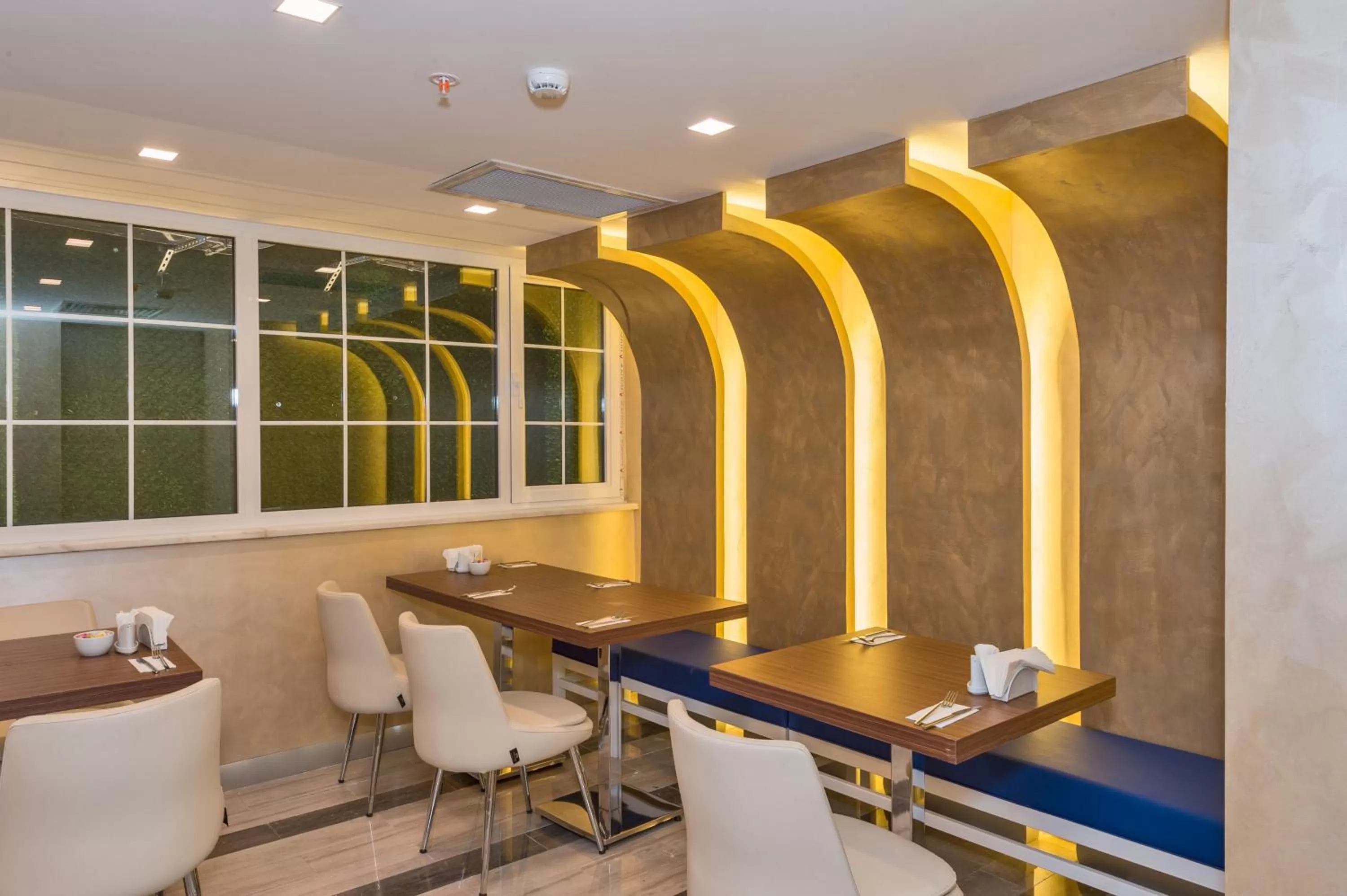 Restaurant/places to eat in Inntel Hotel Istanbul