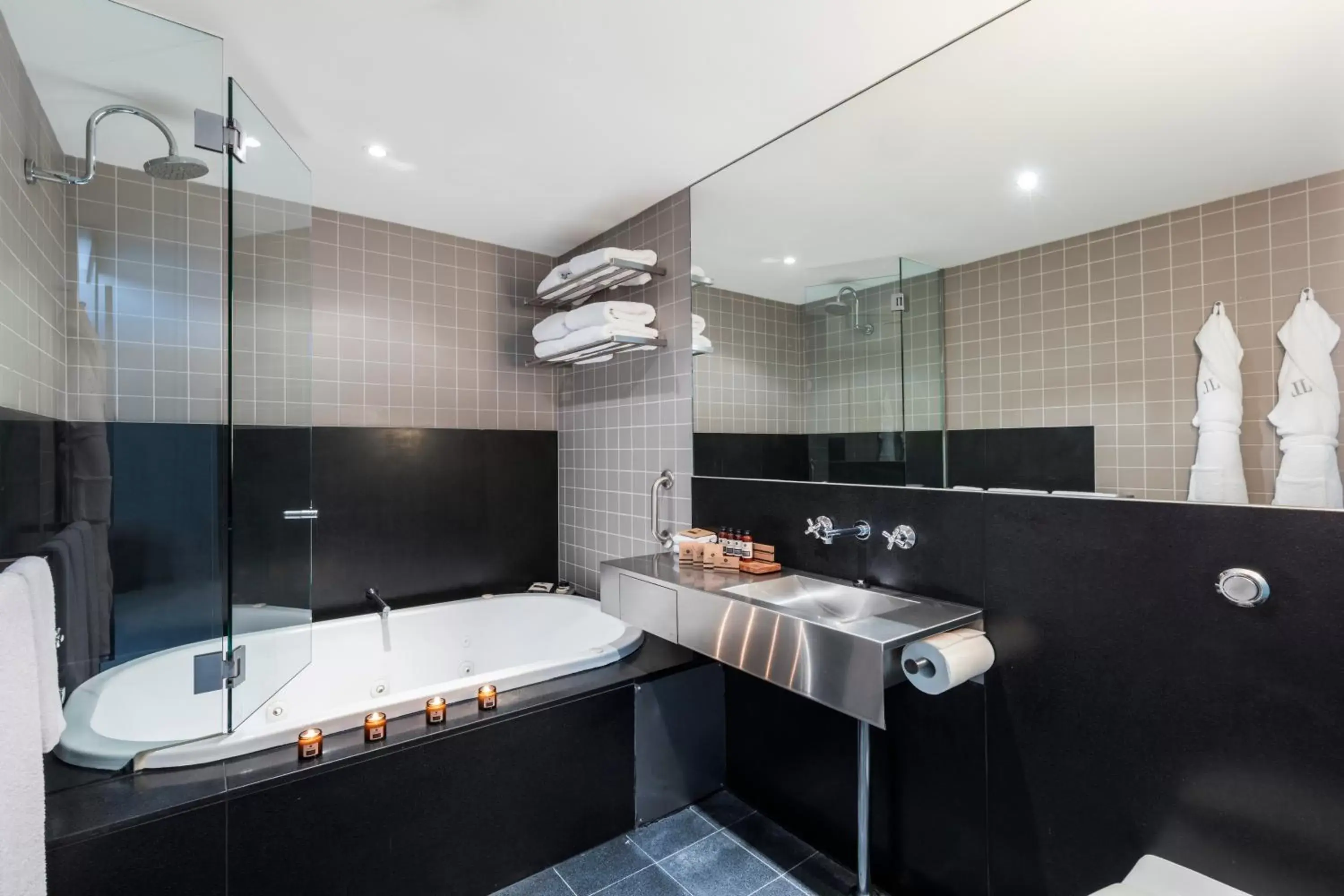 Bathroom in Lancemore Mansion Hotel Werribee Park