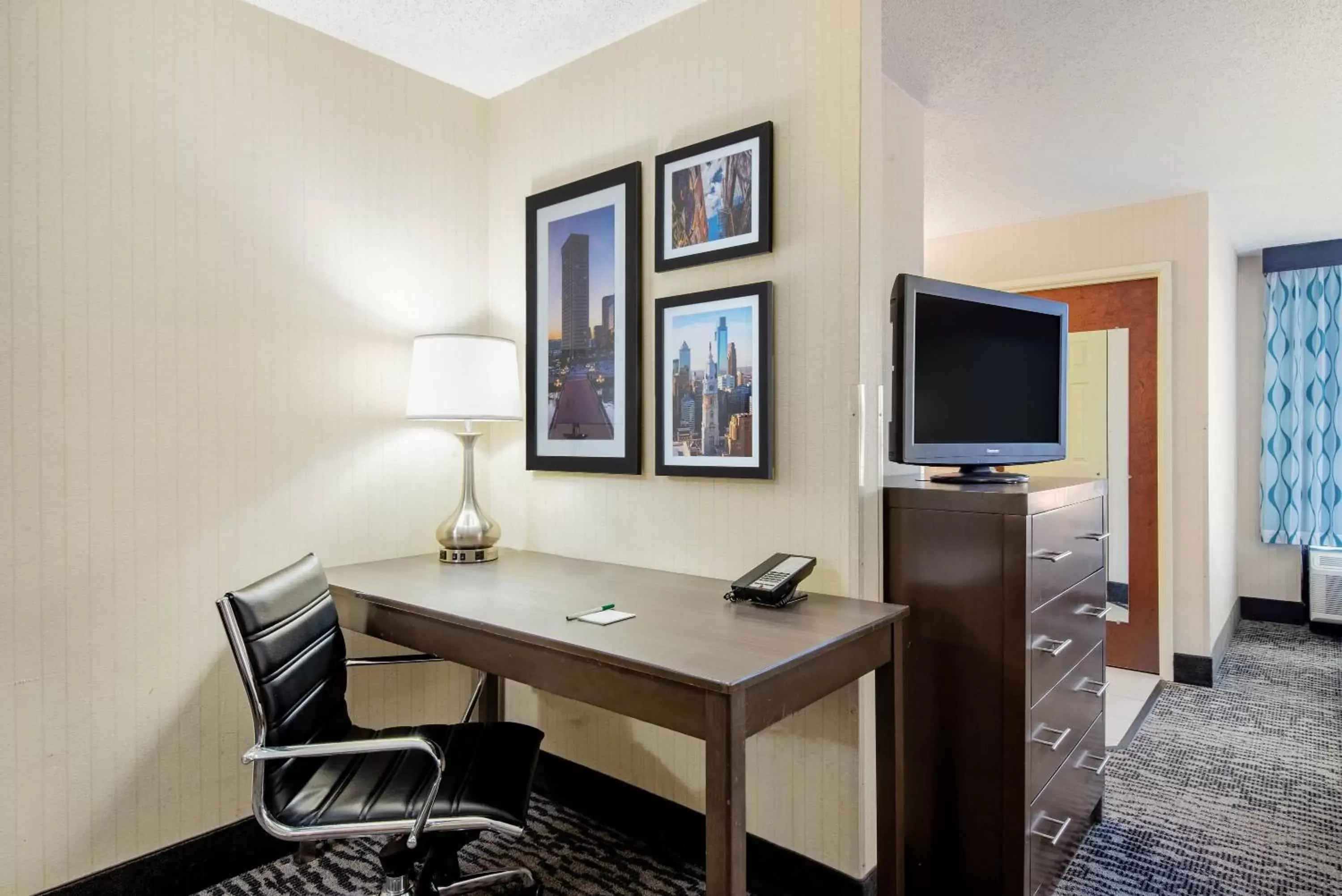 TV/Entertainment Center in La Quinta by Wyndham Newark - Elkton