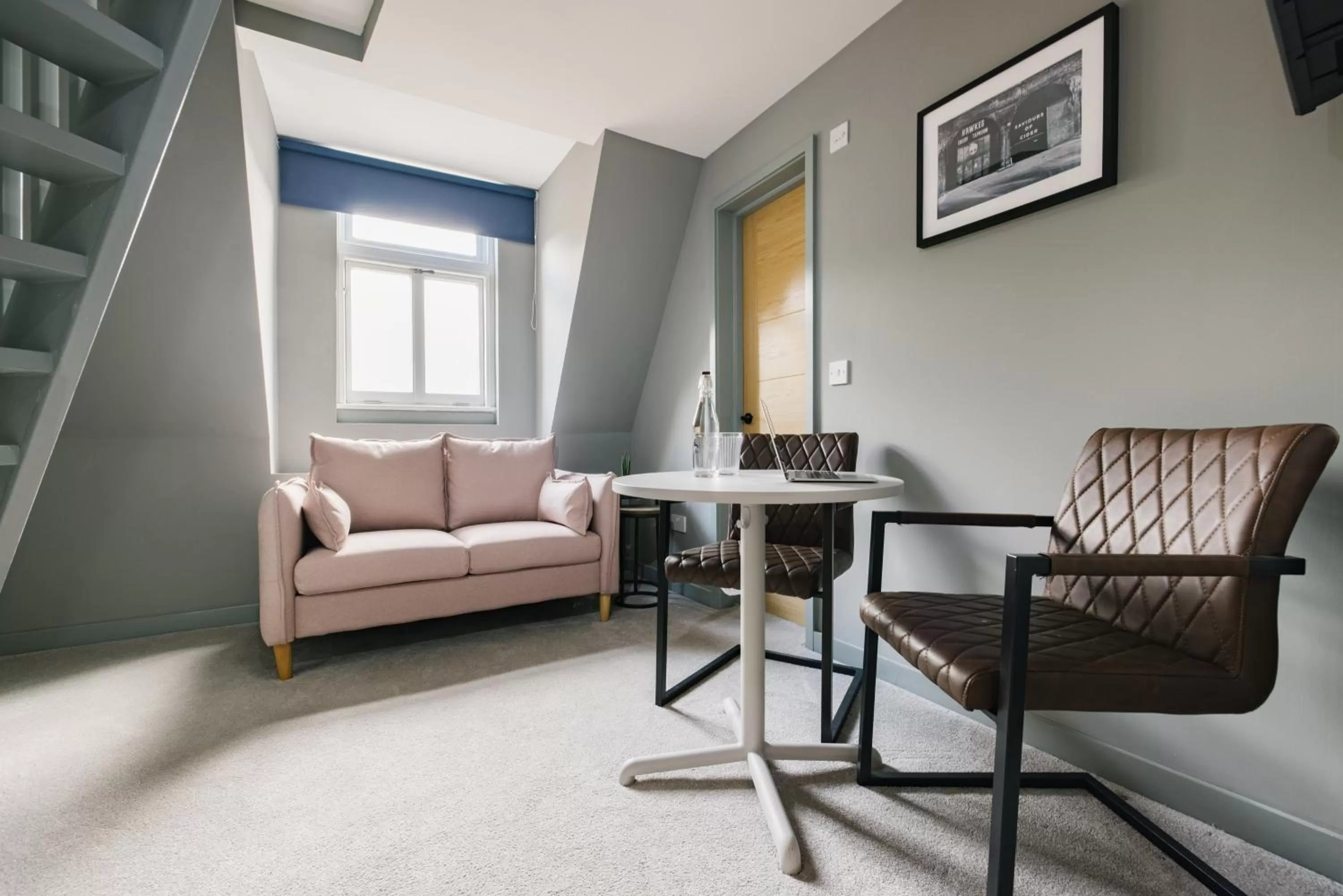 Seating area in TowerBridge64