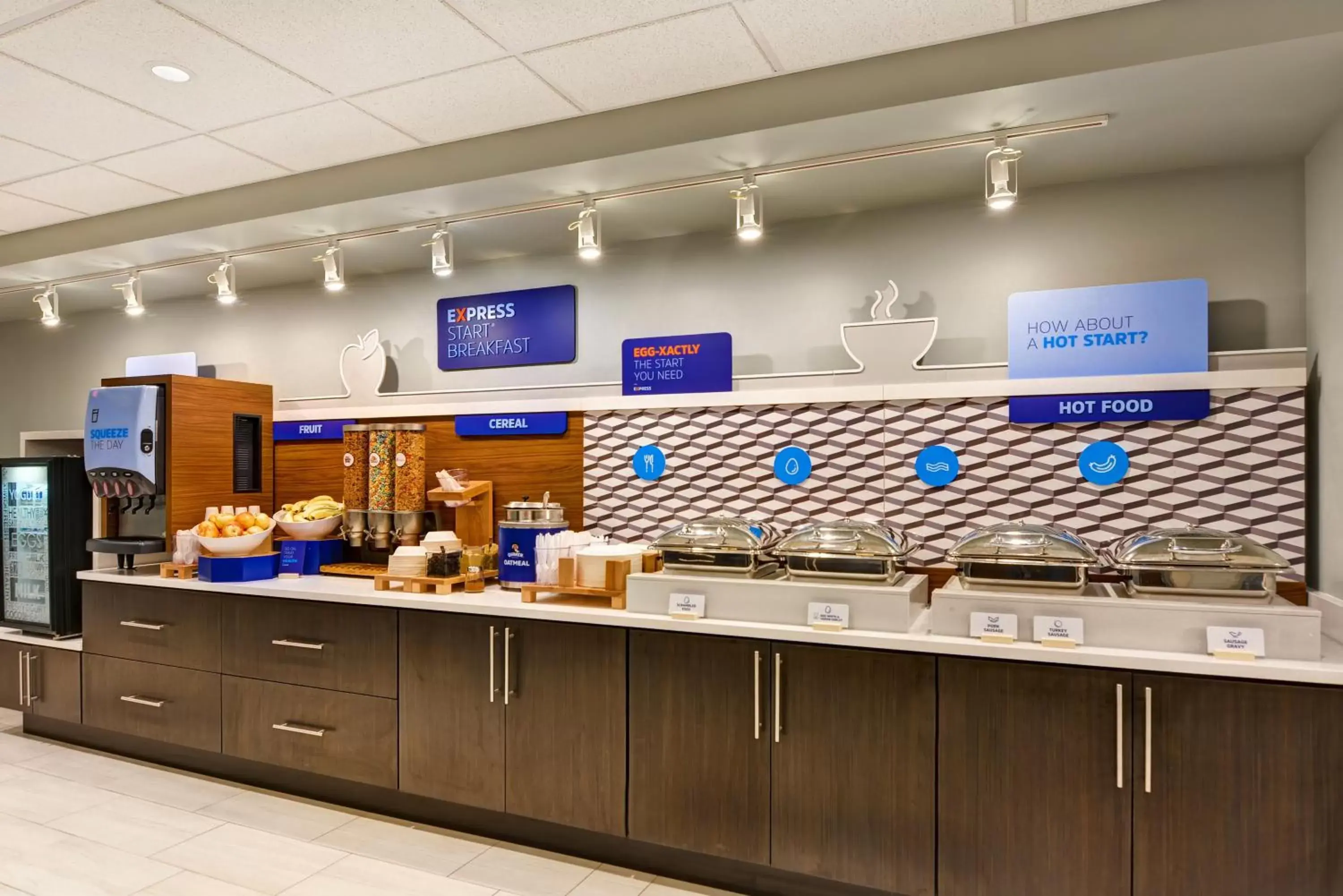 Breakfast in Holiday Inn Express Hotel & Suites Milwaukee-New Berlin by IHG Breakfast in Holiday Inn Express Hotel & Suites Milwaukee-New Berlin by IHG