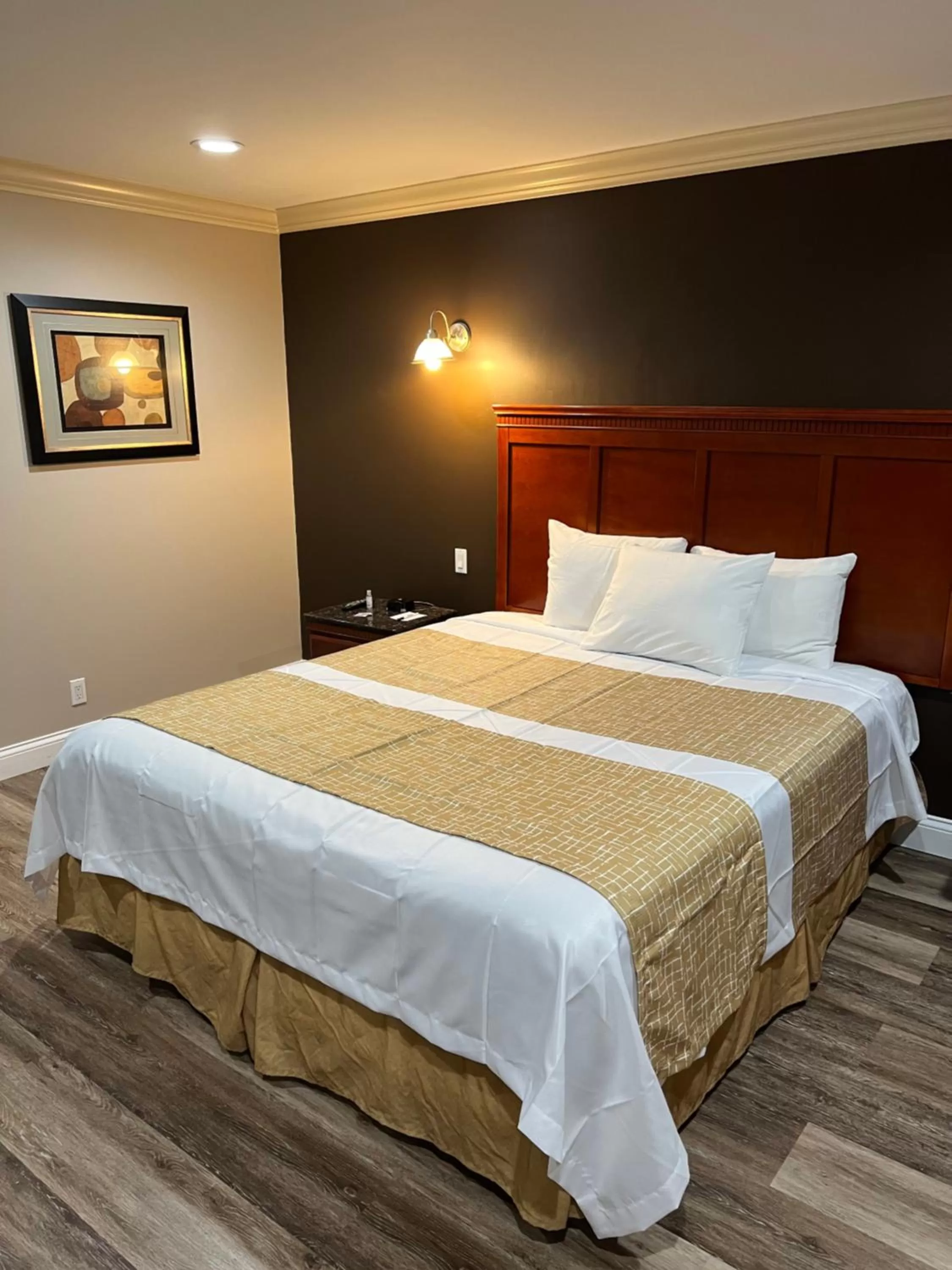 Bed in Travelodge by Wyndham Brea