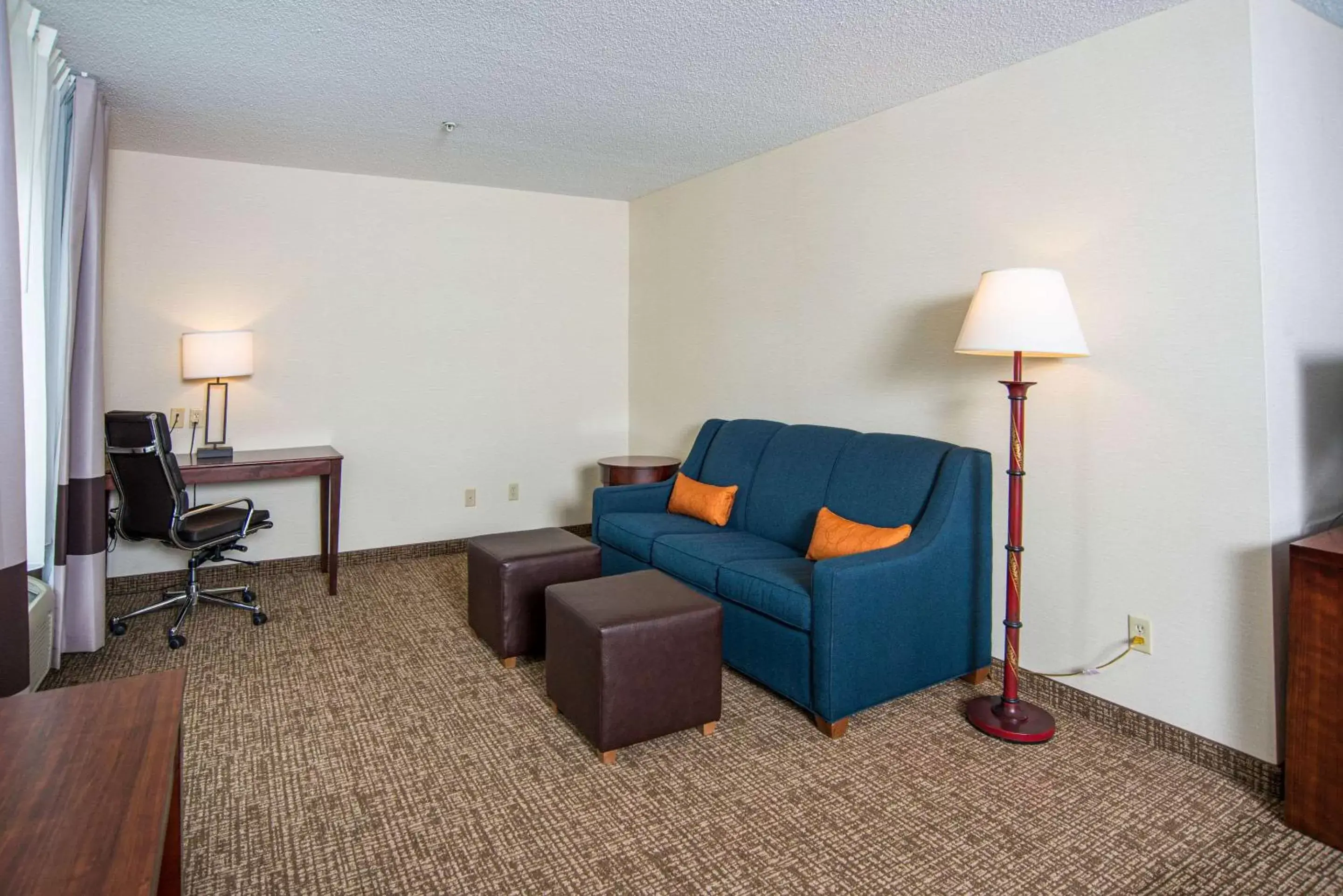 Photo of the whole room, Seating Area in Comfort Inn Naugatuck-Shelton, CT