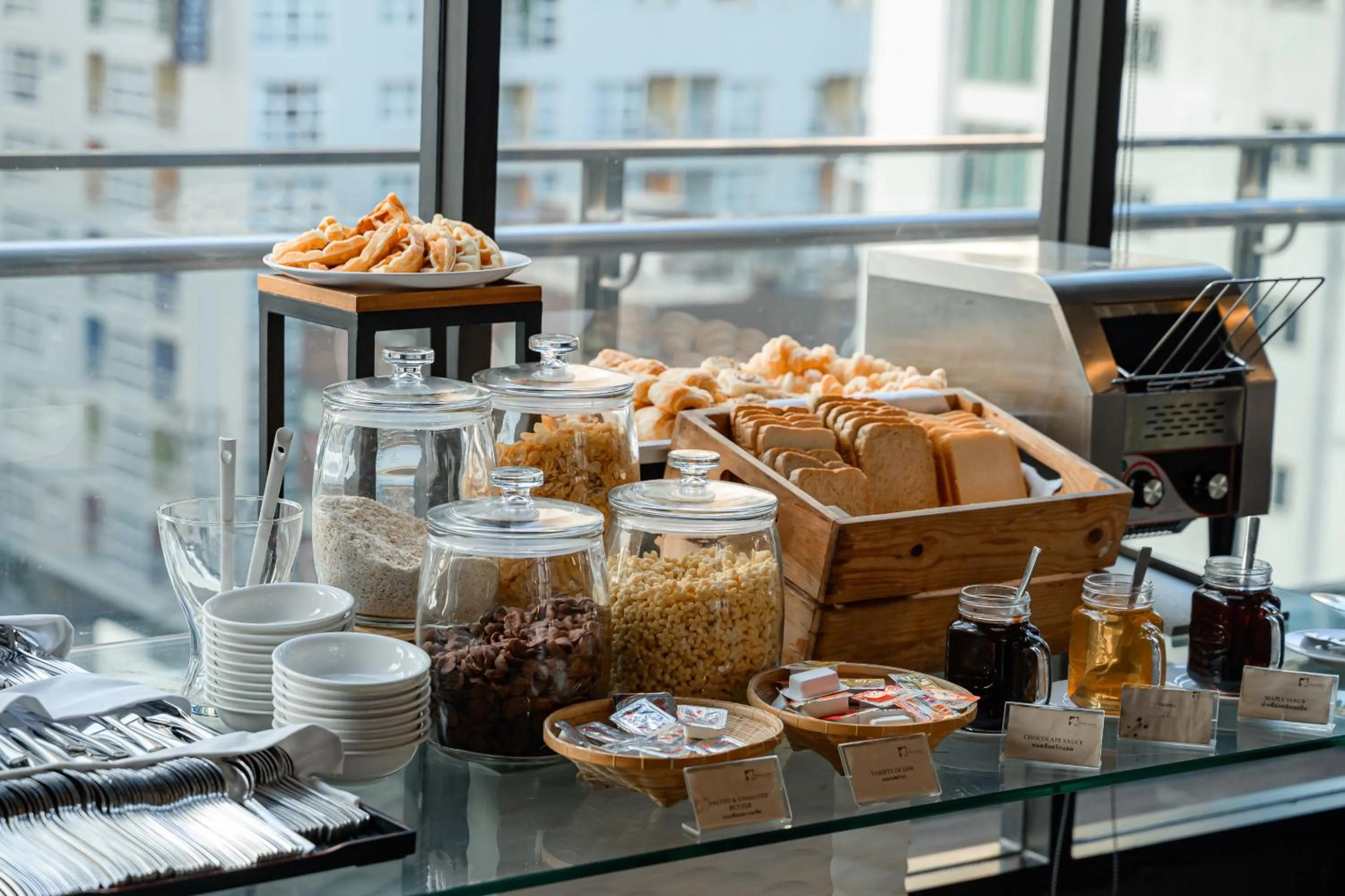 Restaurant/places to eat in Hotel Clover Asoke - SHA Extra Plus