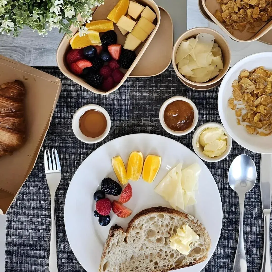 Breakfast, Food in Barceló Residences Dubai Marina