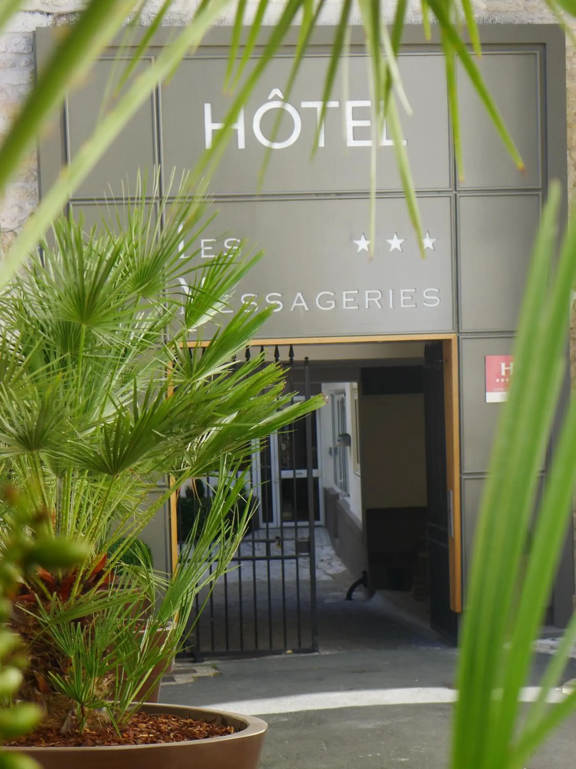 Facade/entrance in Cit'Hotel des Messageries