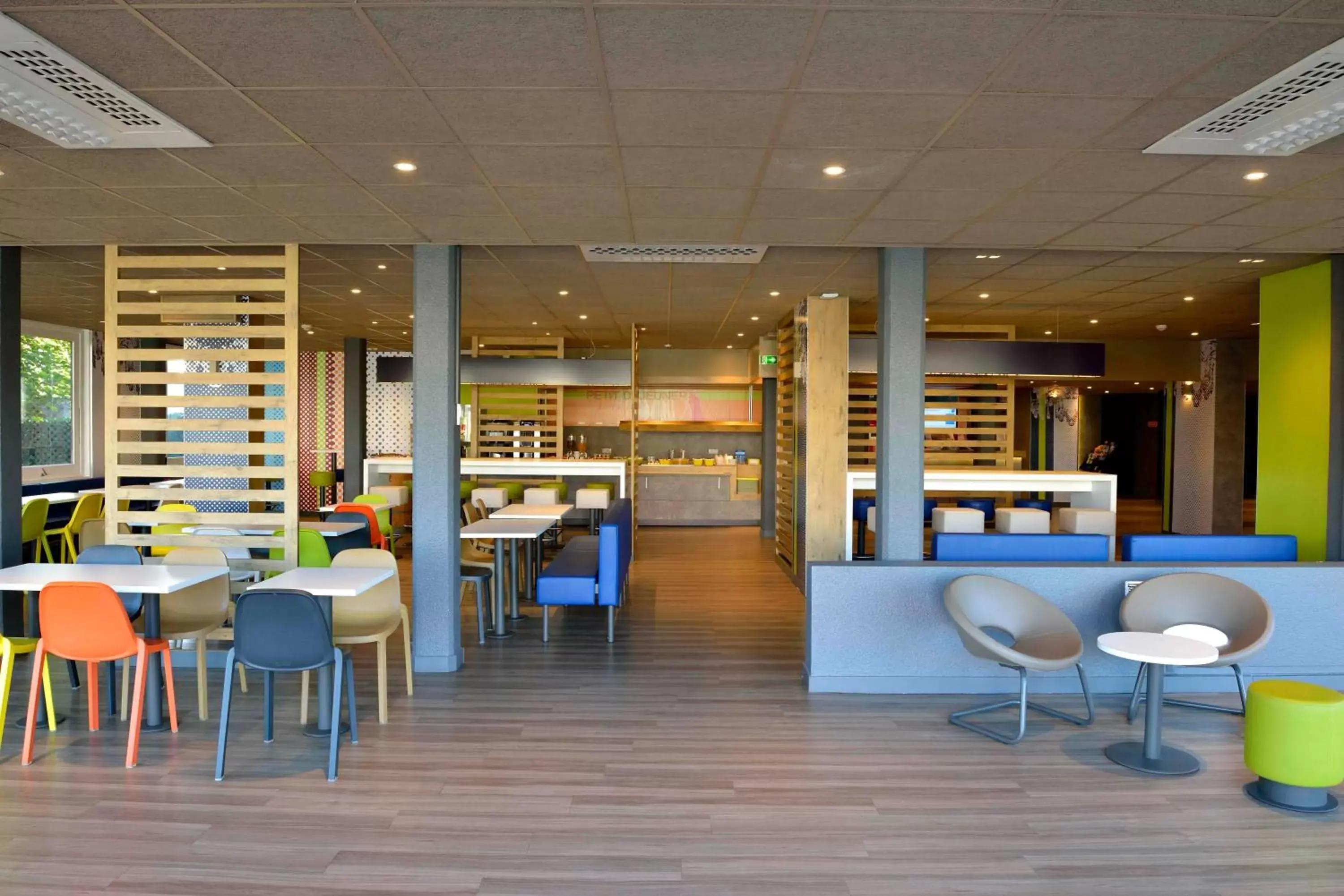 Restaurant/Places to Eat in ibis budget Bordeaux Lac