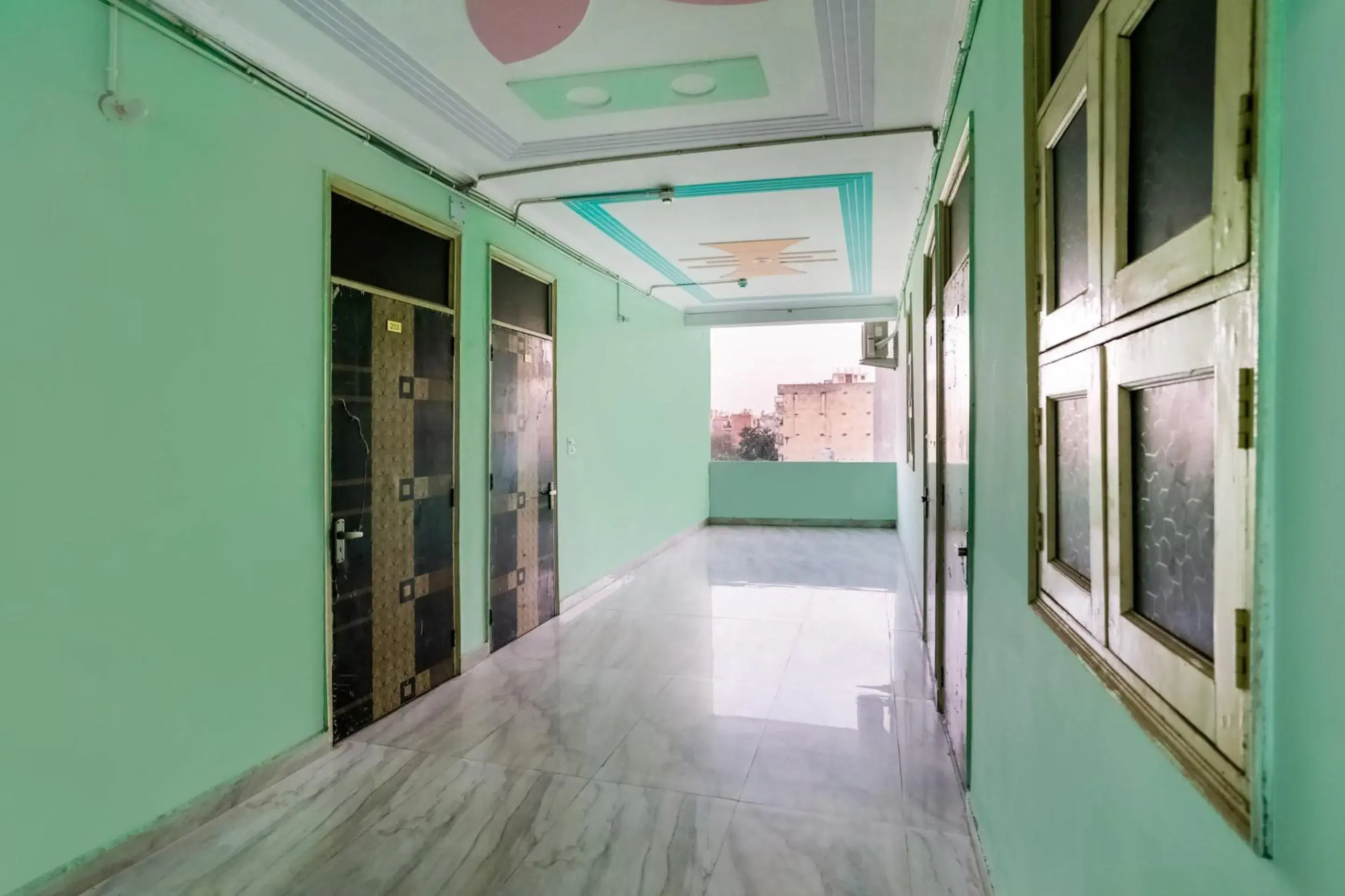 Lobby or reception, Balcony/Terrace in OYO 75131 Bandral Residency