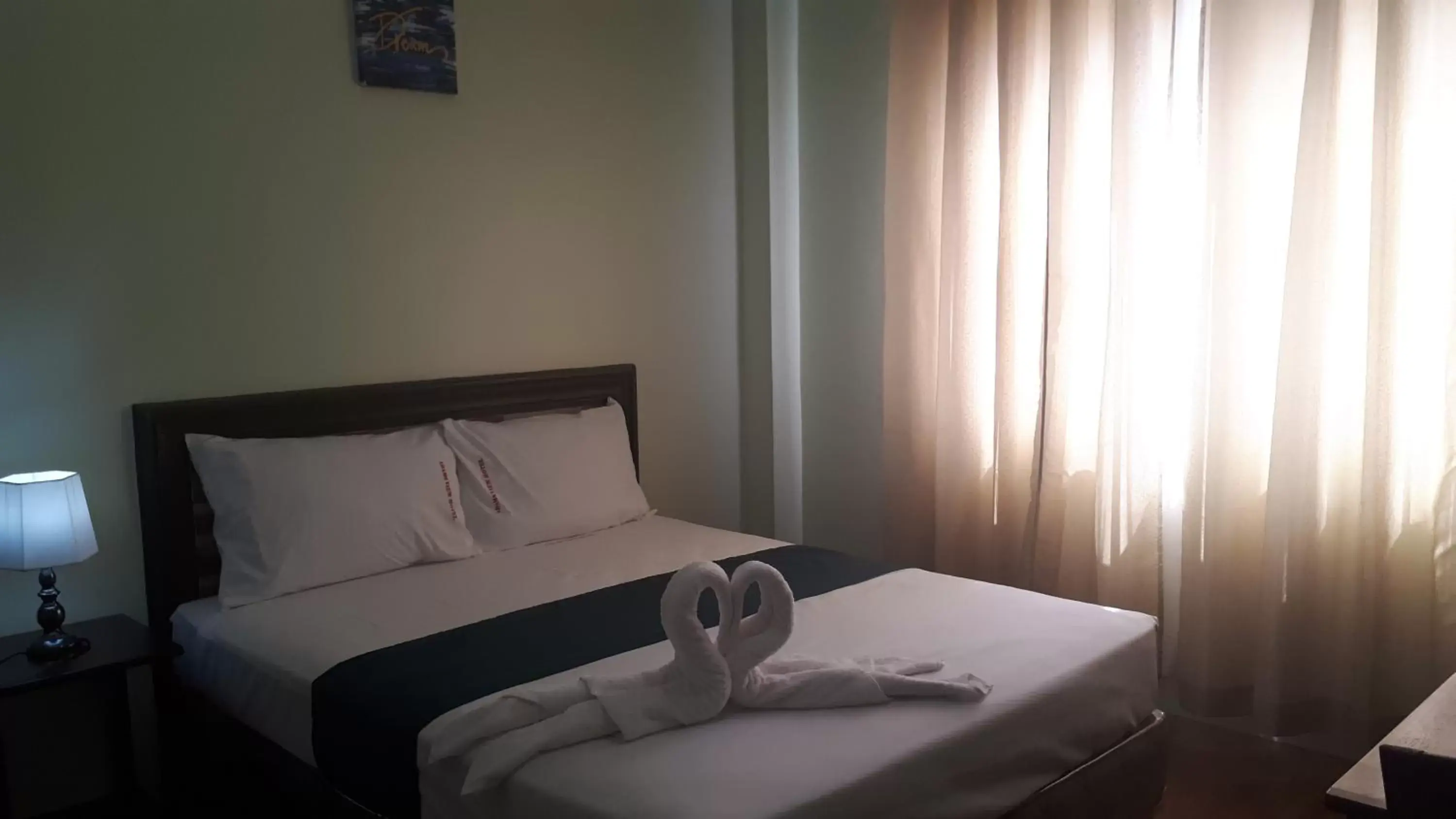 Photo of the whole room, Bed in Adams View Hotel Photo of the whole room, Bed in Adams View Hotel