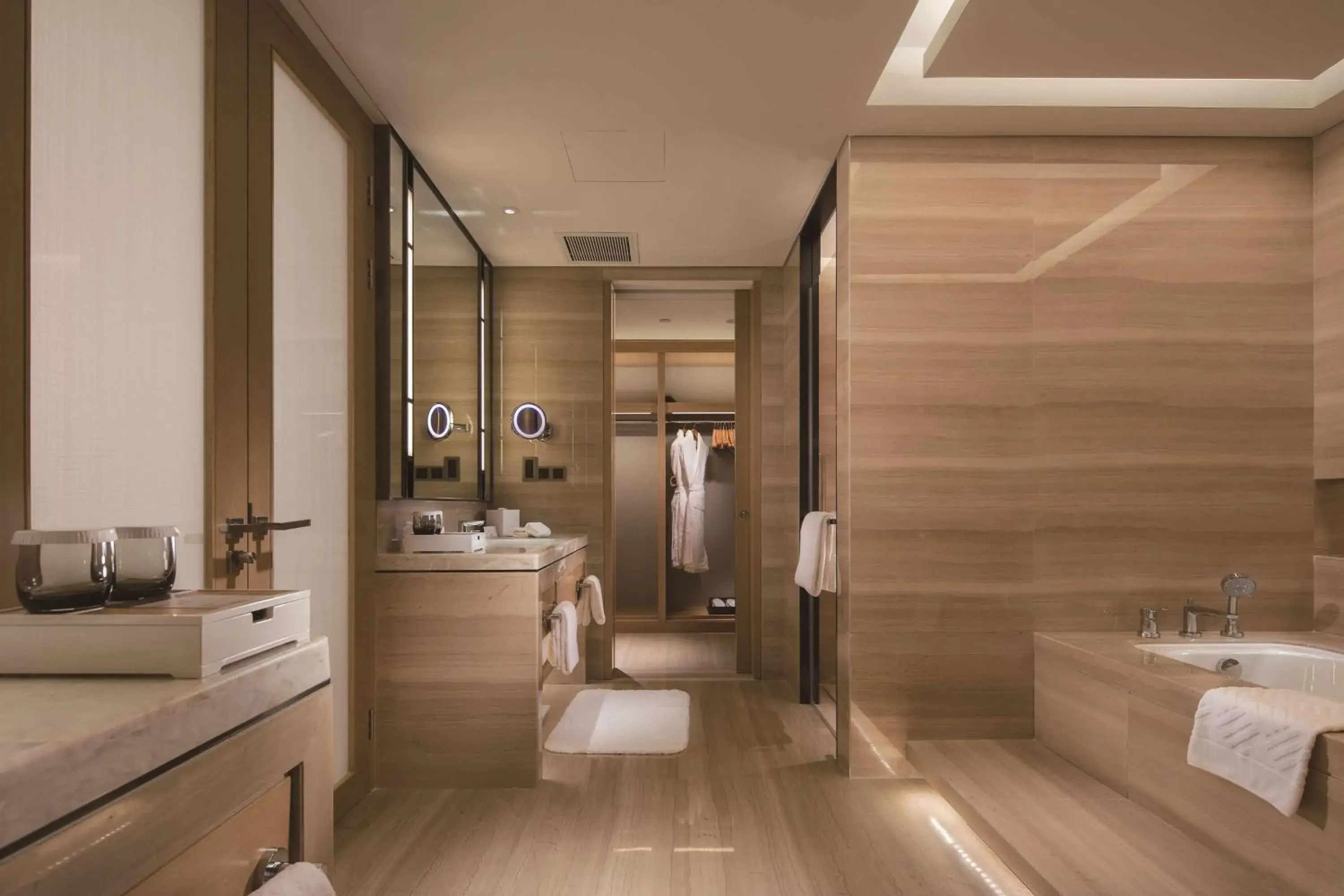 Bathroom, Kitchen/Kitchenette in DoubleTree by Hilton Chengdu Longquanyi