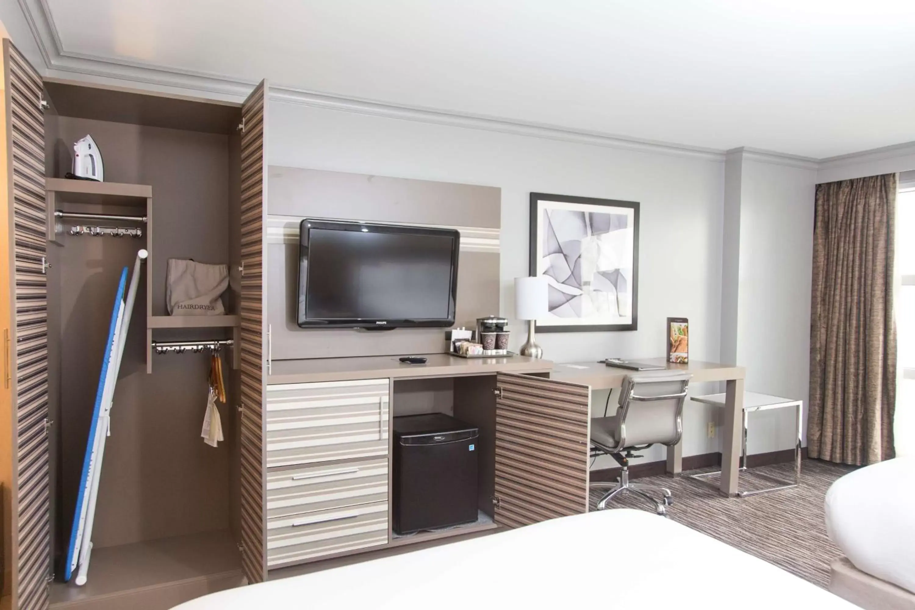 Bedroom, TV/Entertainment Center in Hilton Melbourne