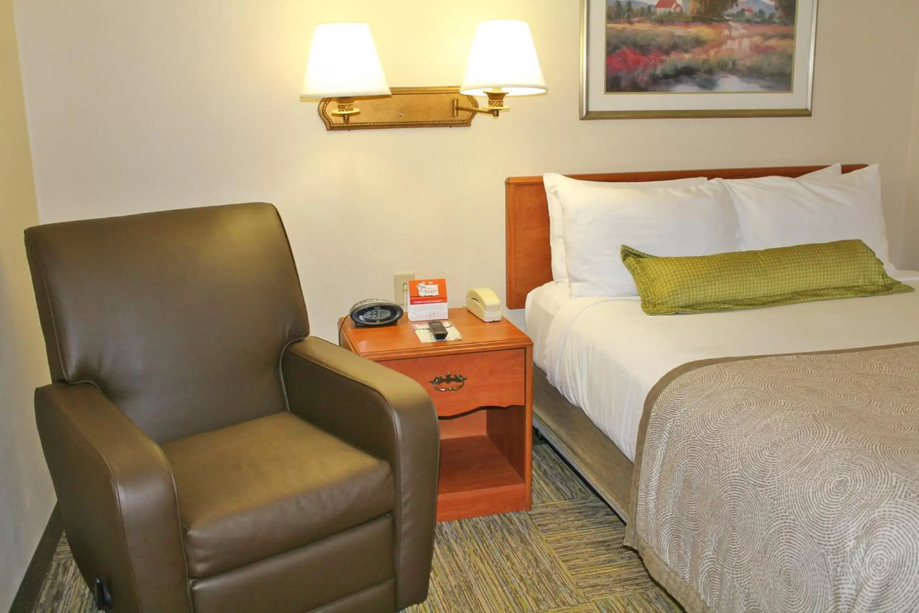 Bedroom, Bed in Candlewood Suites Syracuse-Airport