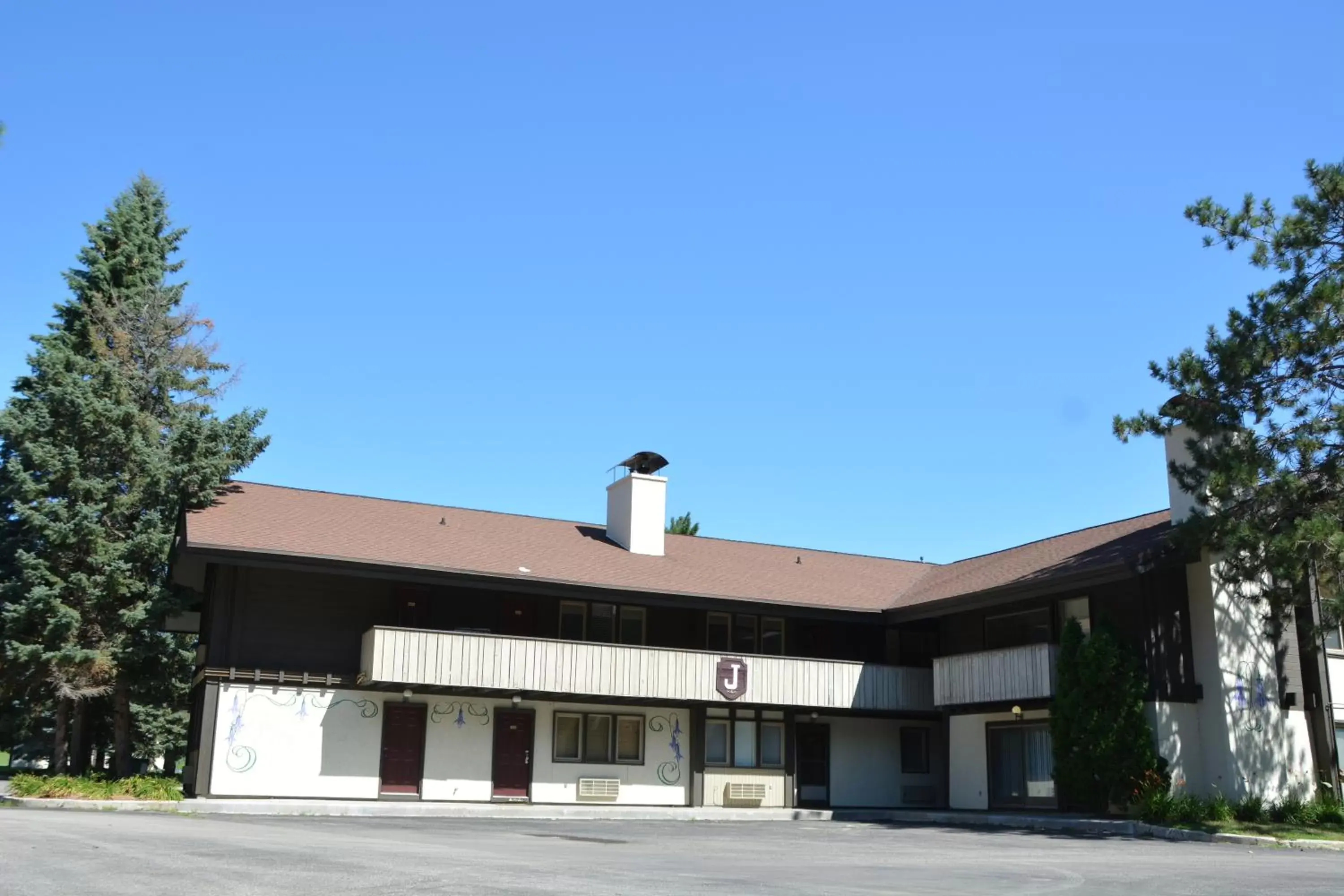Property building in Boyne Mountain Property building in Boyne Mountain